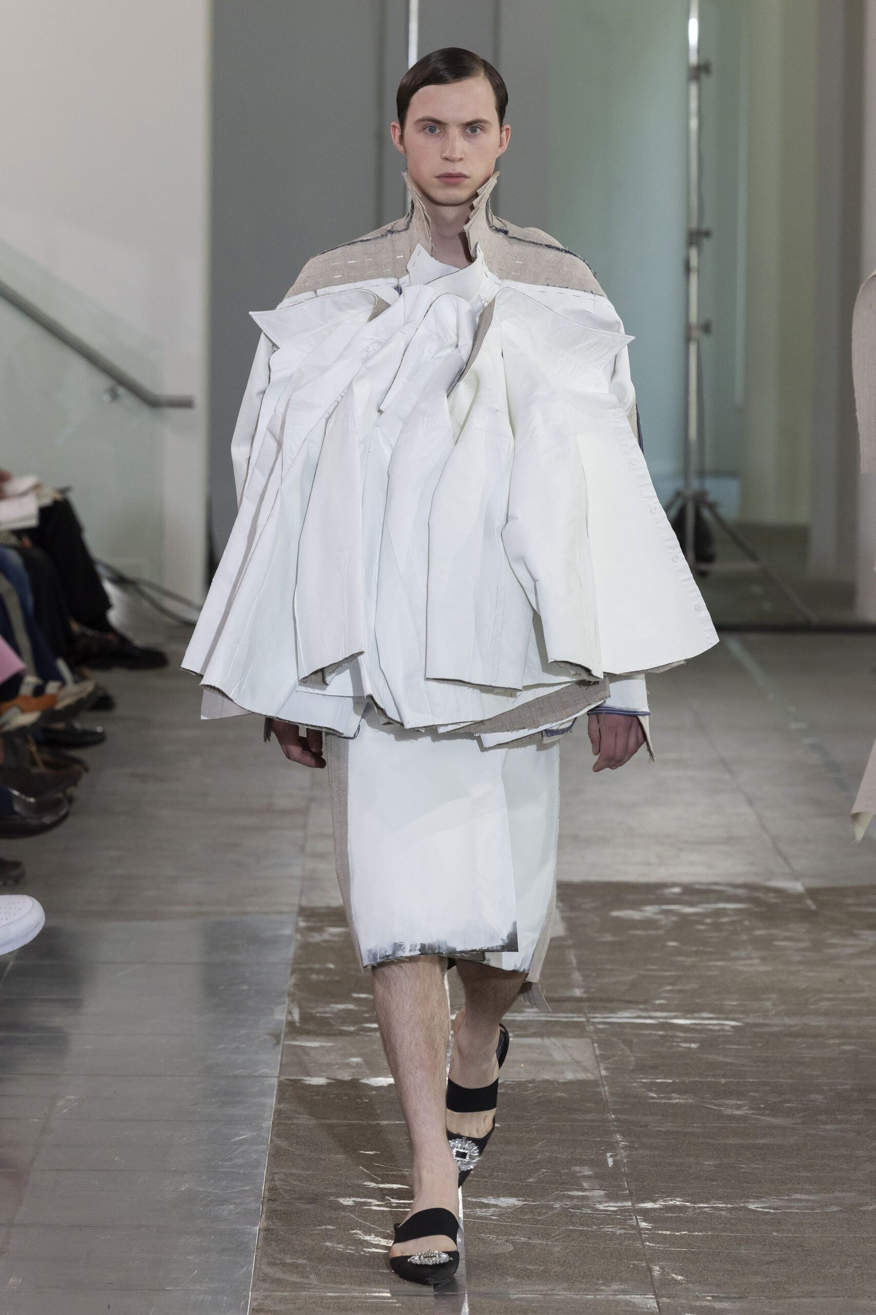 white cotton long-sleeve collared structured pleated jacket