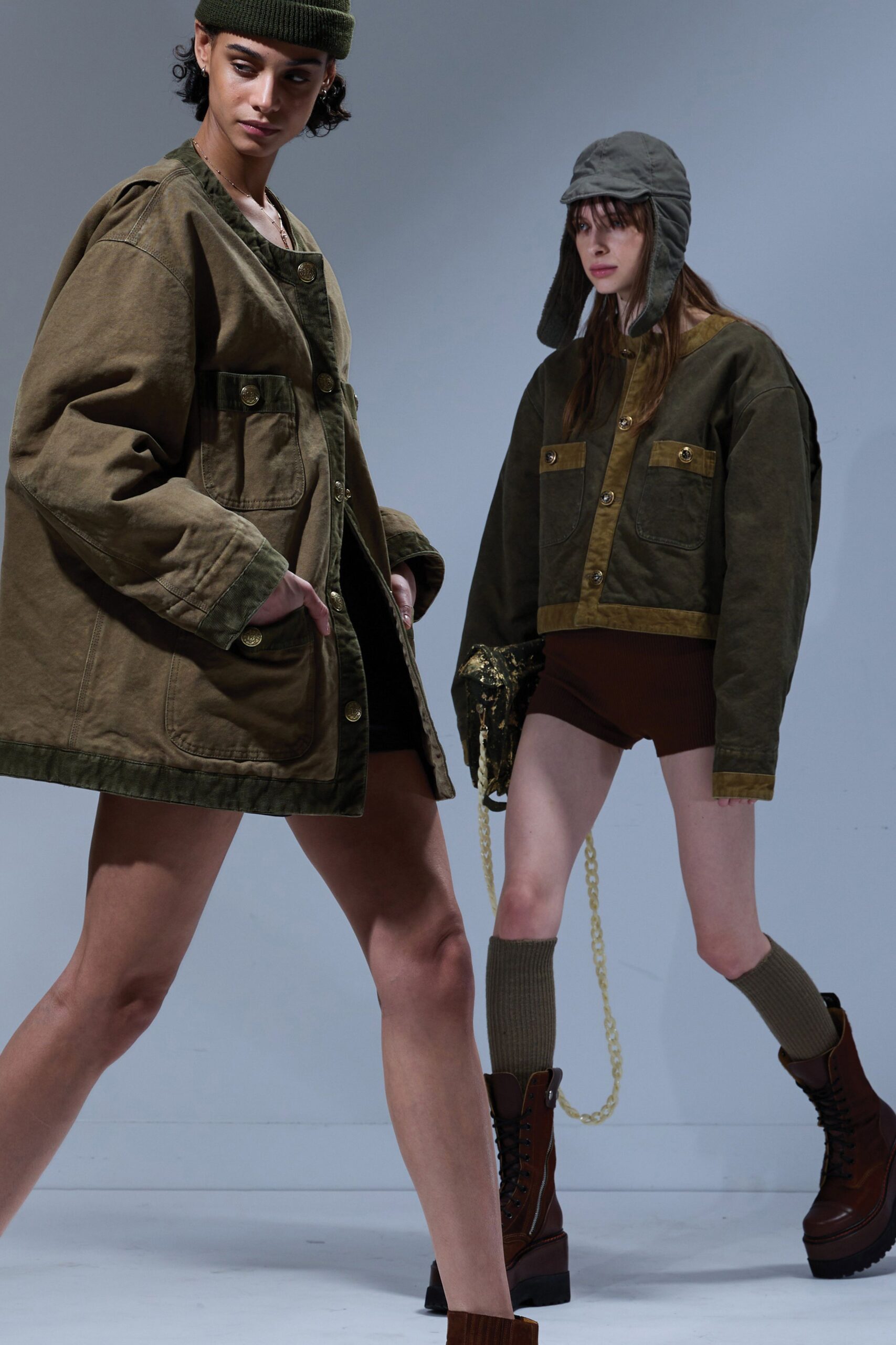green cotton long-sleeve collared relaxed buttoned jacket