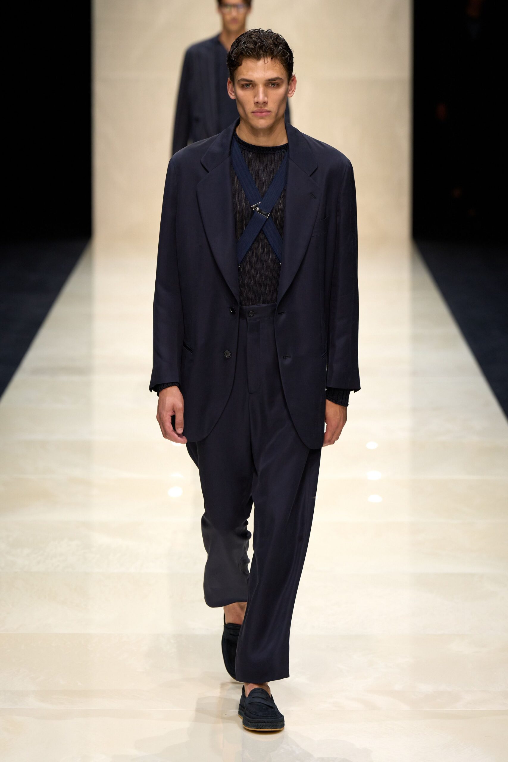 blue cotton long-sleeve collared relaxed buttoned suit
