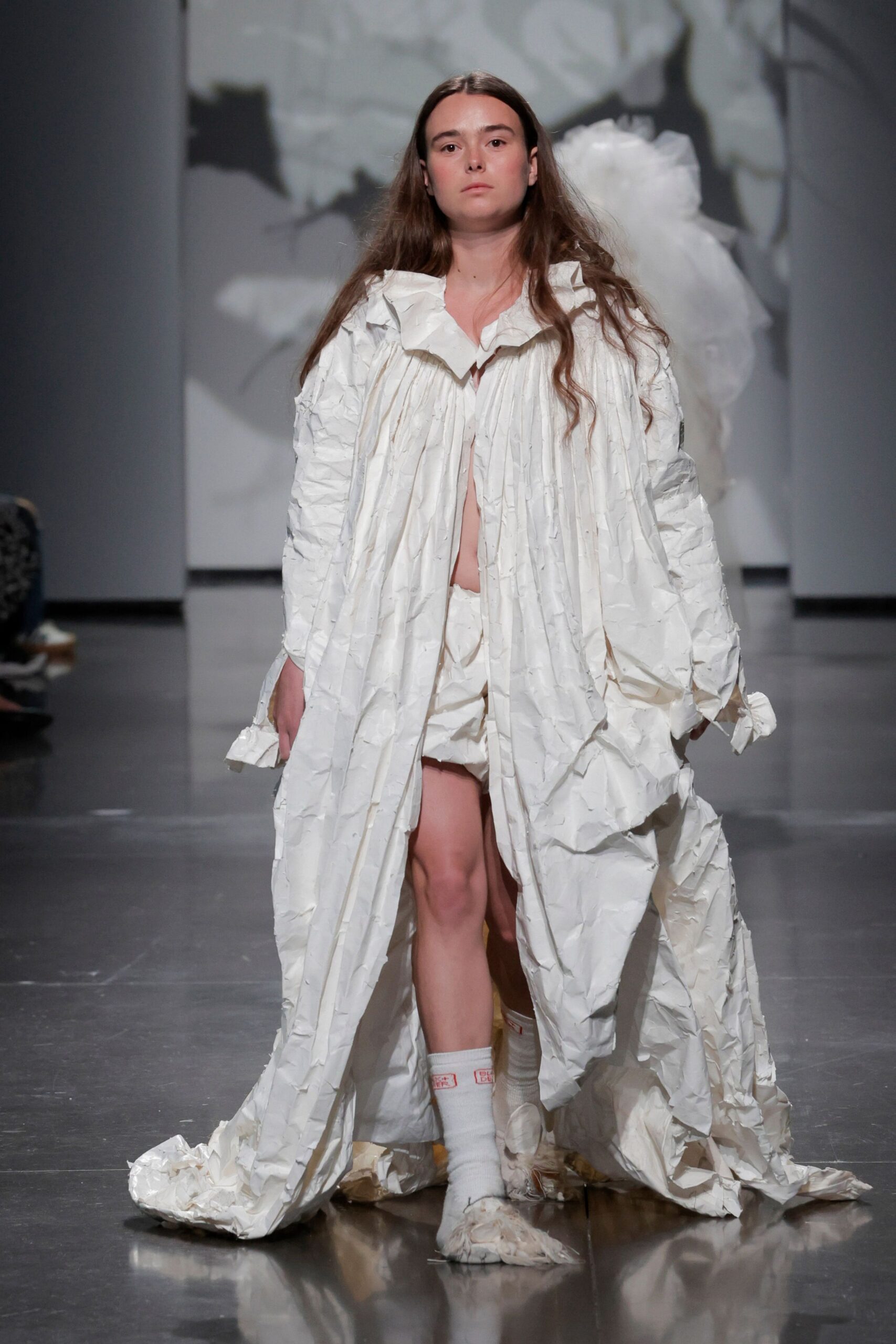 white cotton long-sleeve collared relaxed pleated flowing coat