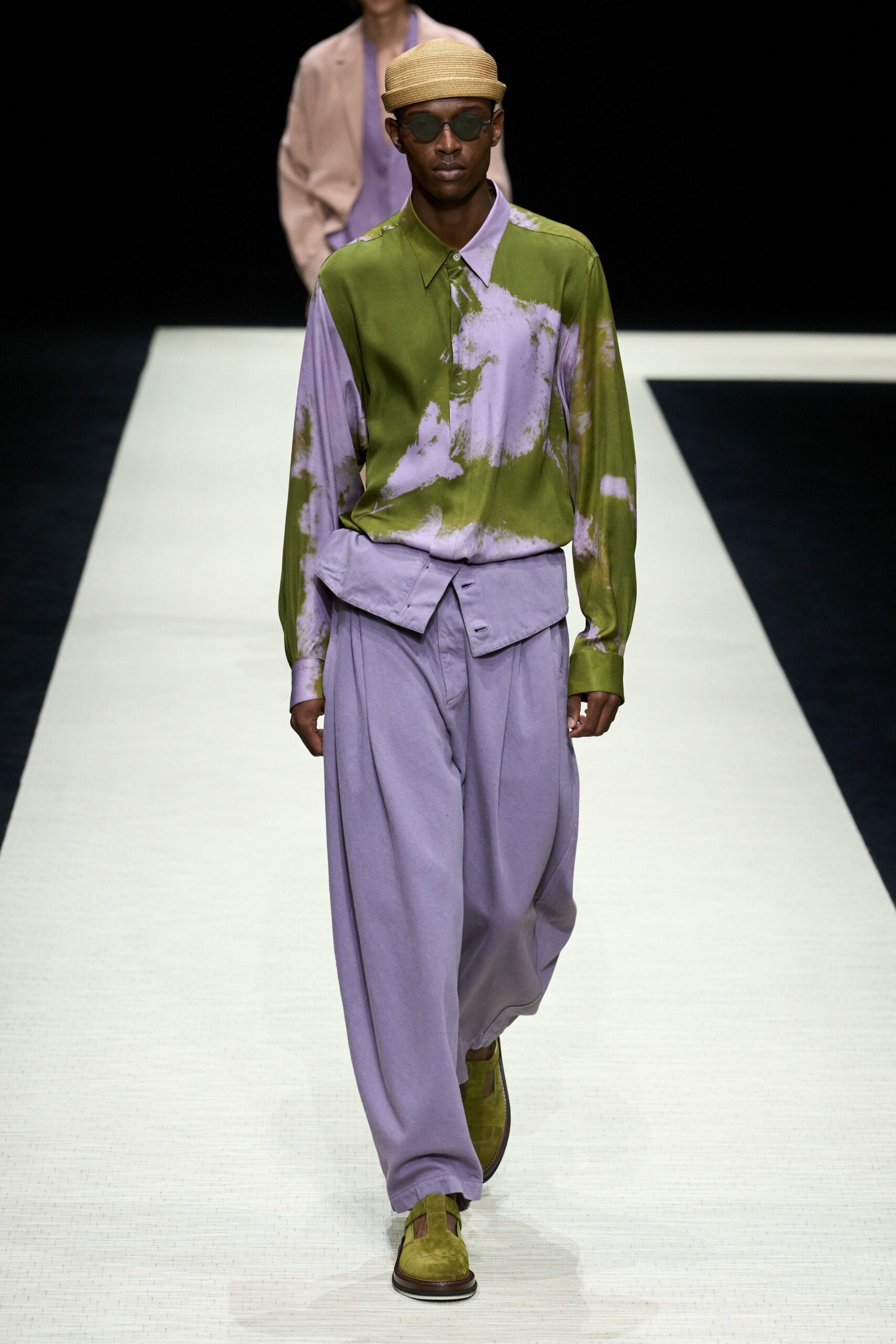 green long-sleeve collared relaxed printed shirt
