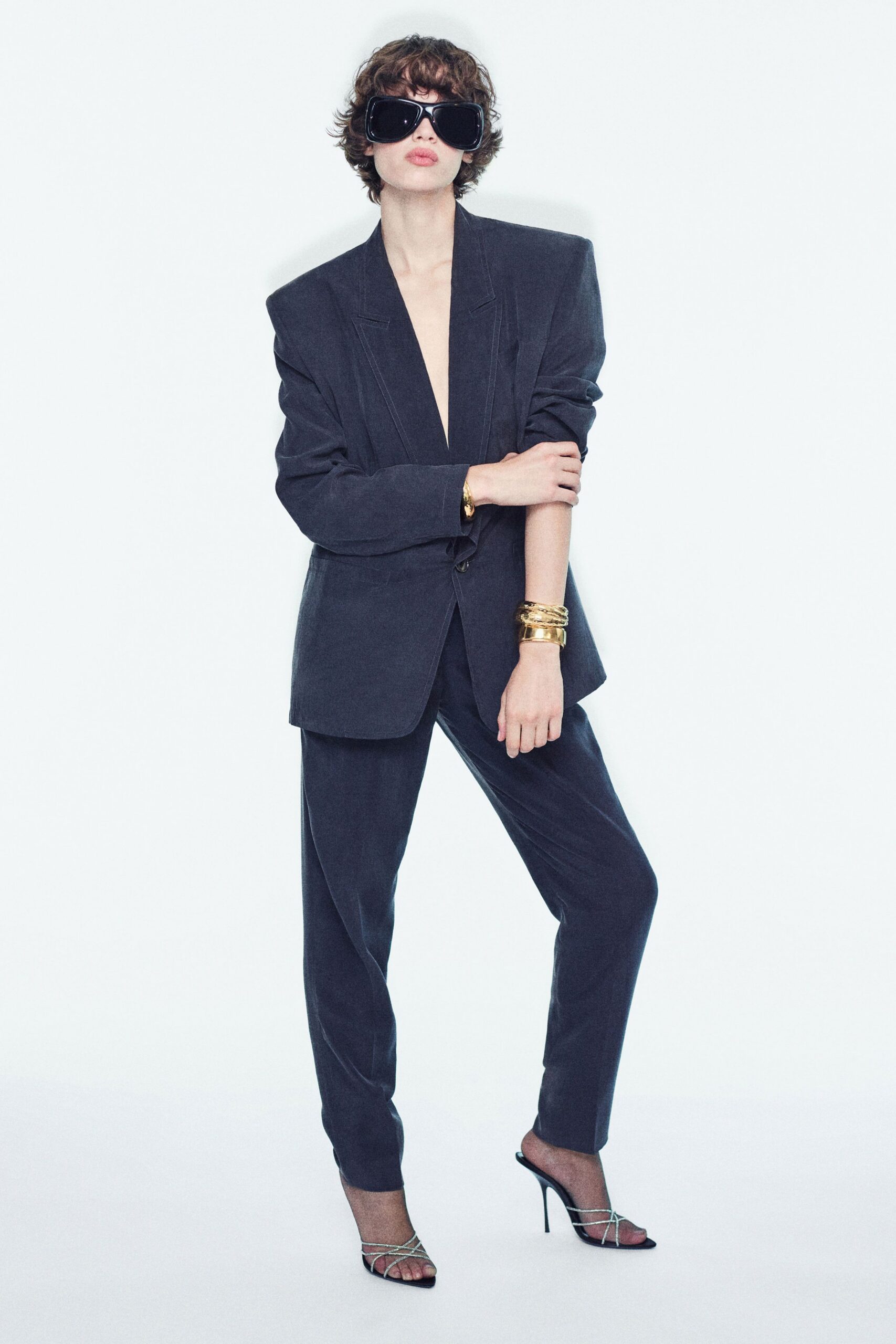 black velvet long-sleeve v-neck tailored structured blazer