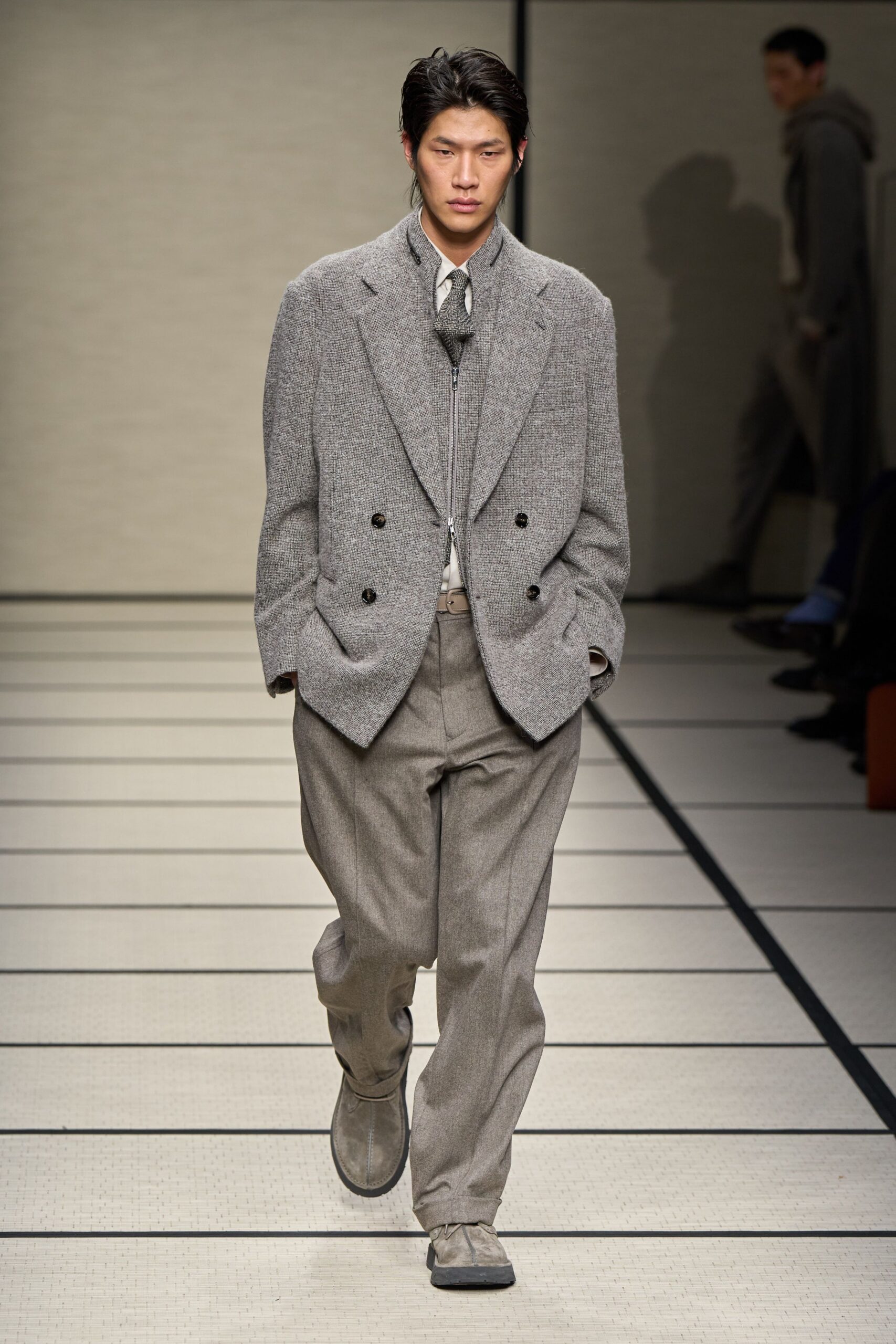 gray wool long-sleeve collared tailored buttoned pockets suit