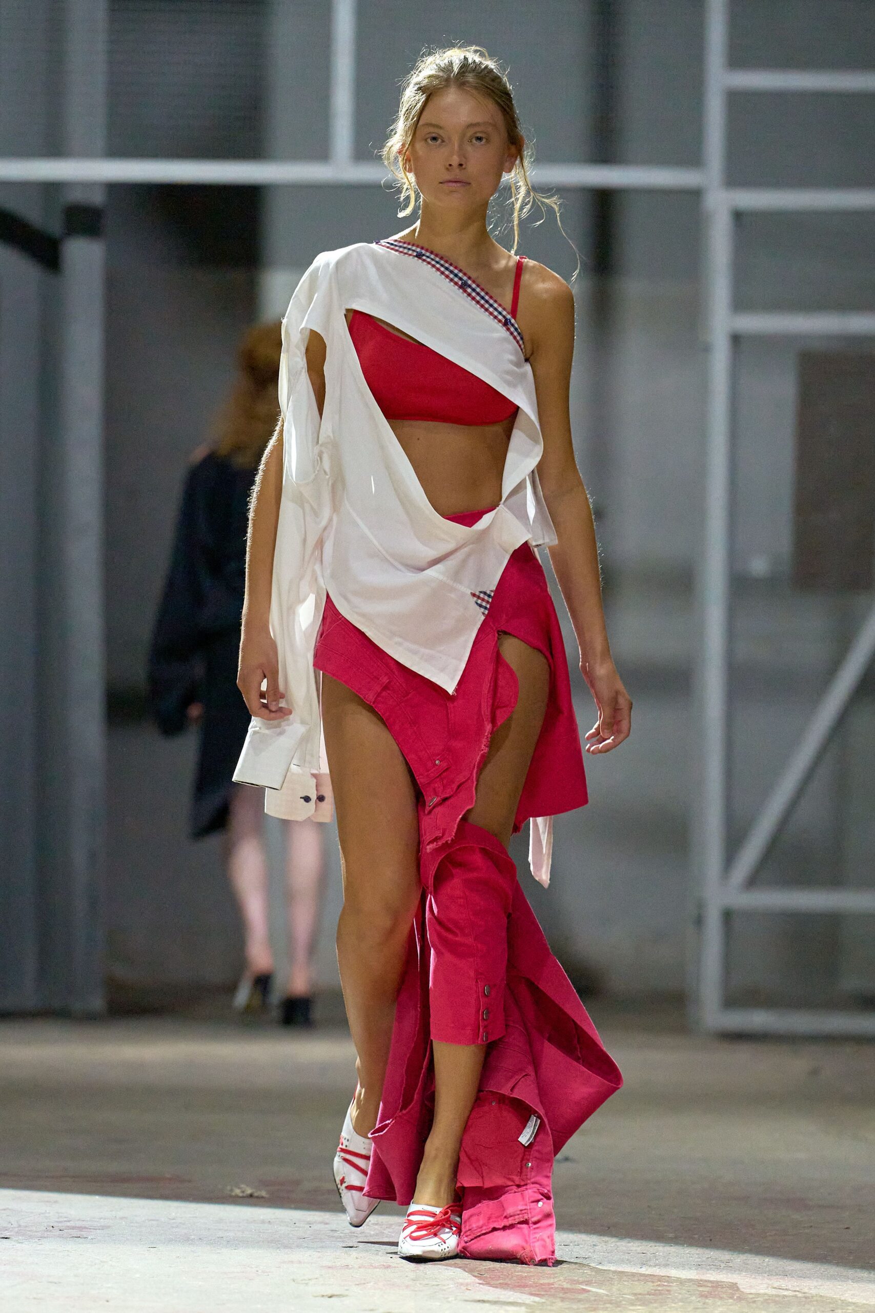 white asymmetric slit fitted high-waisted skirt
