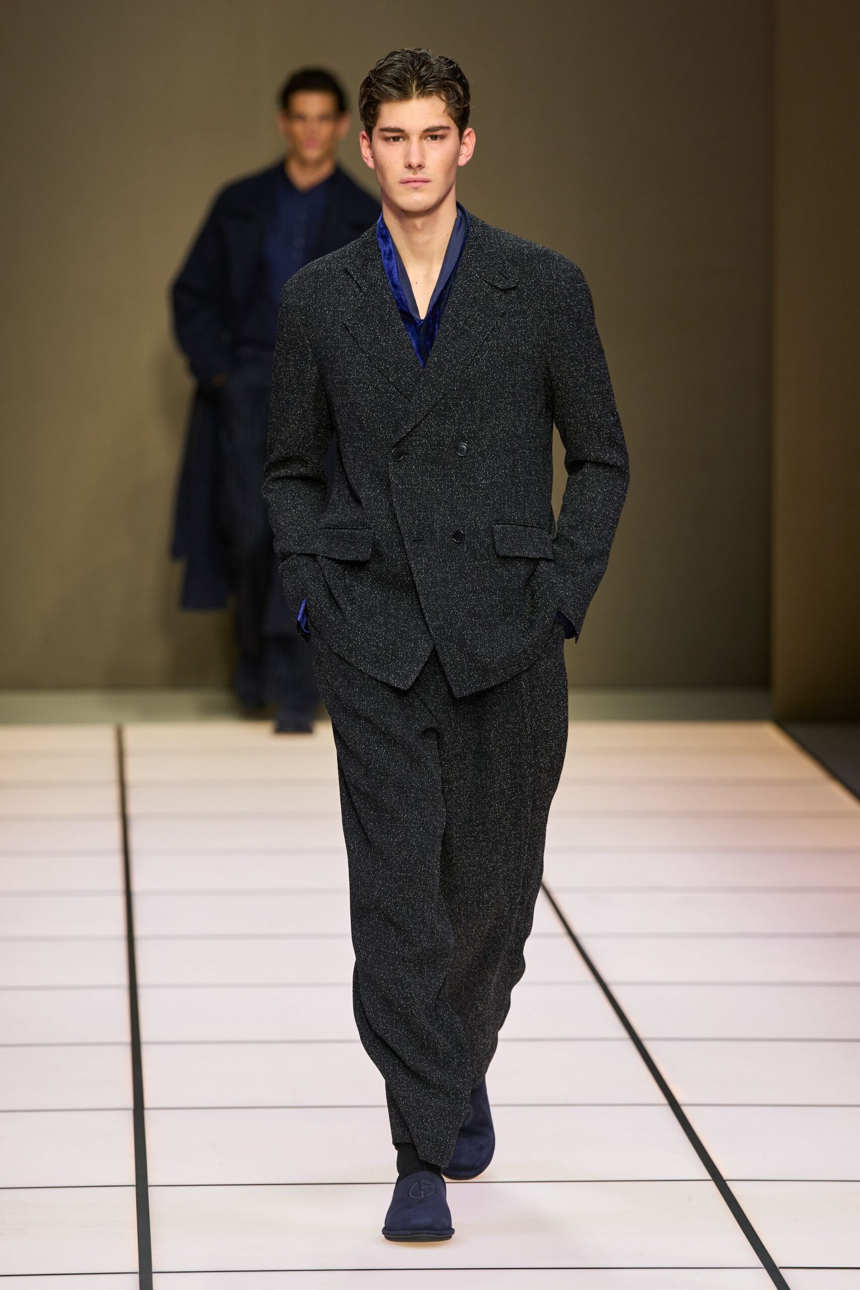 gray wool long-sleeve collared tailored buttoned suit