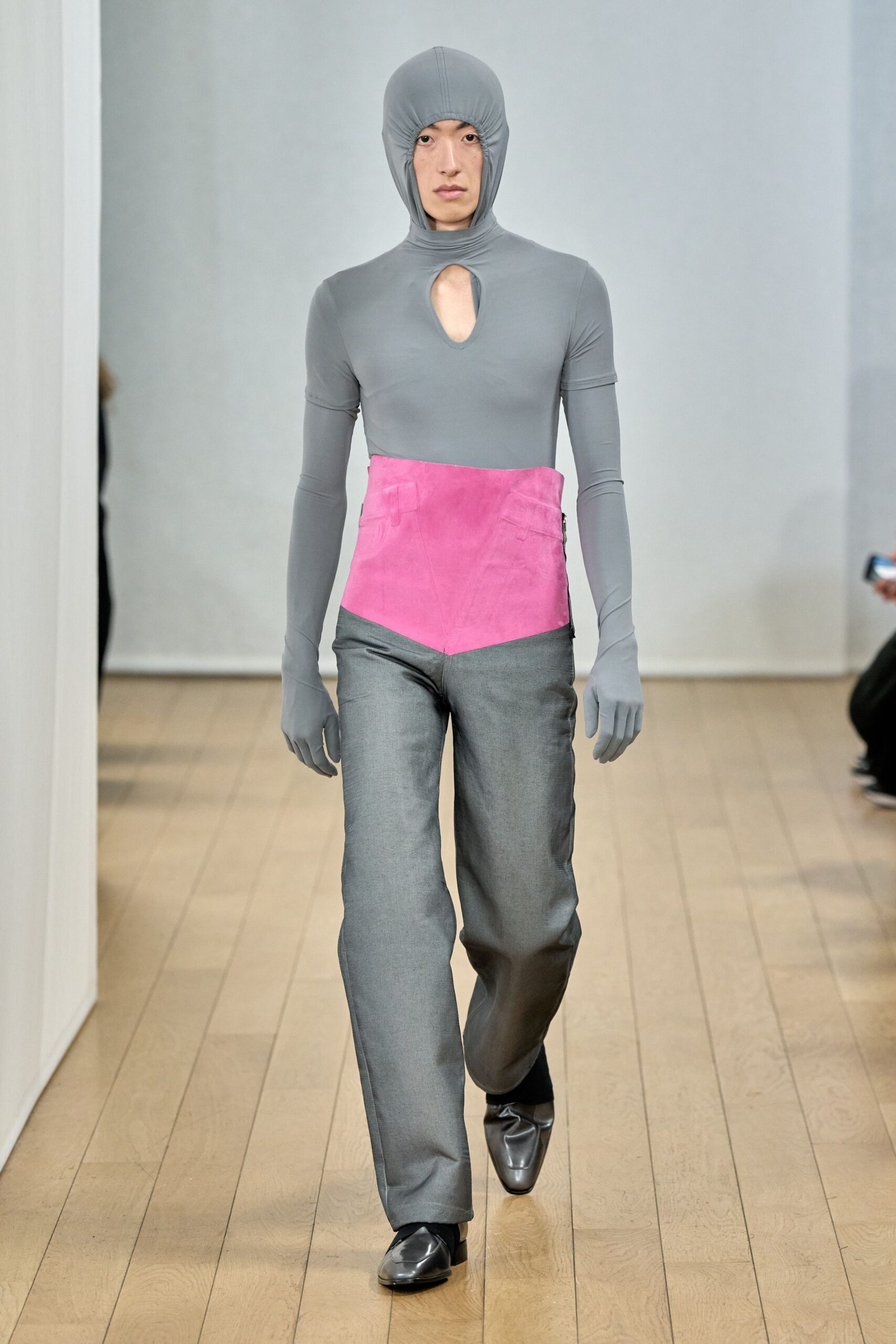 gray fitted top with pink detail