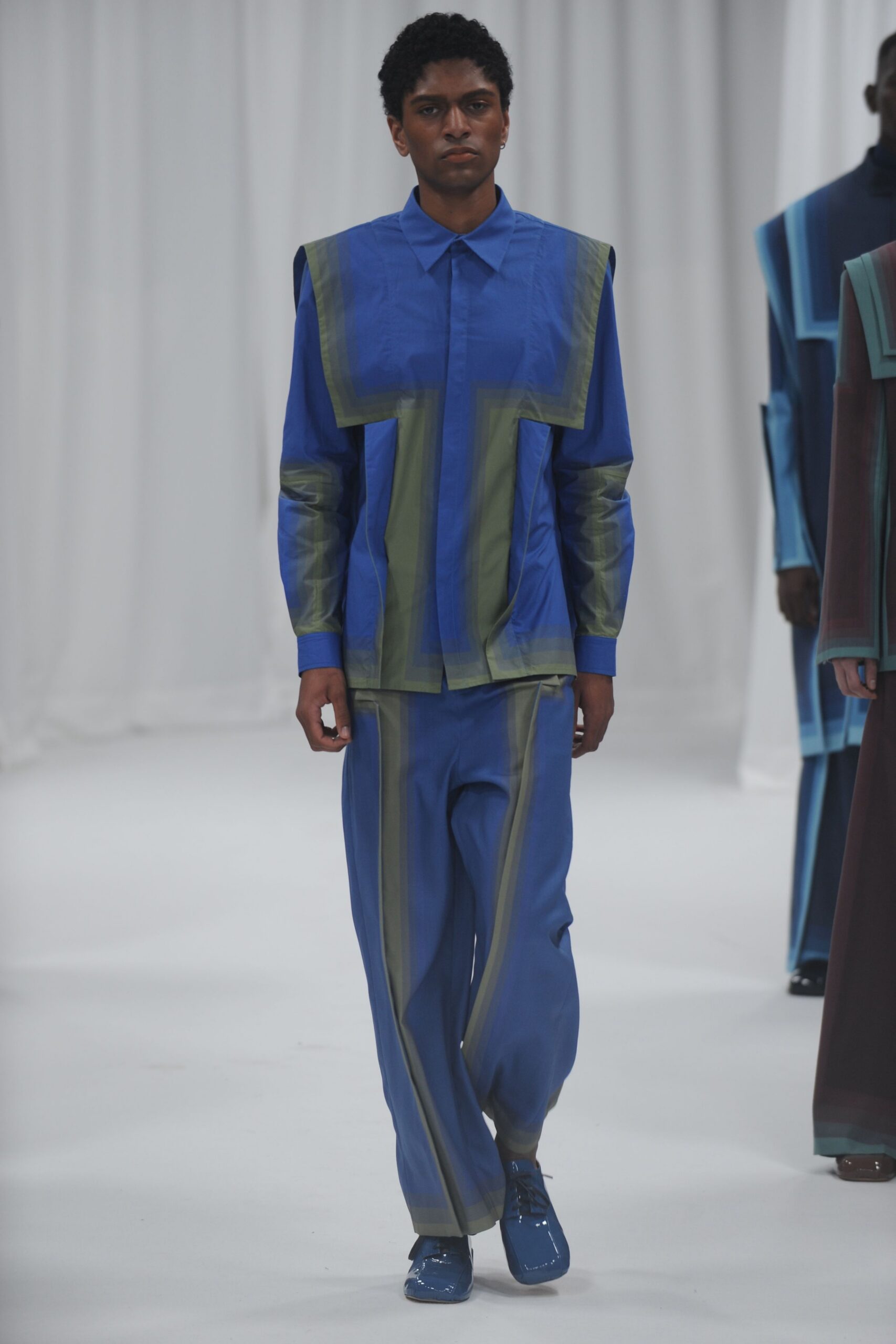 blue green color-blocked shirt and pants