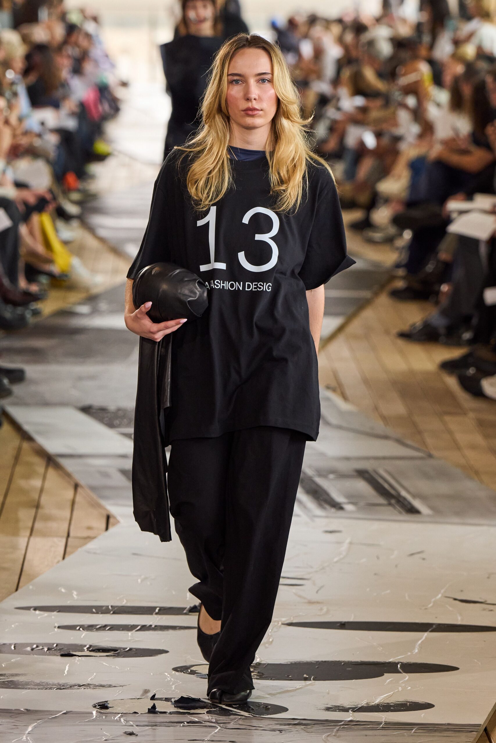 black cotton short-sleeve collared relaxed t-shirt