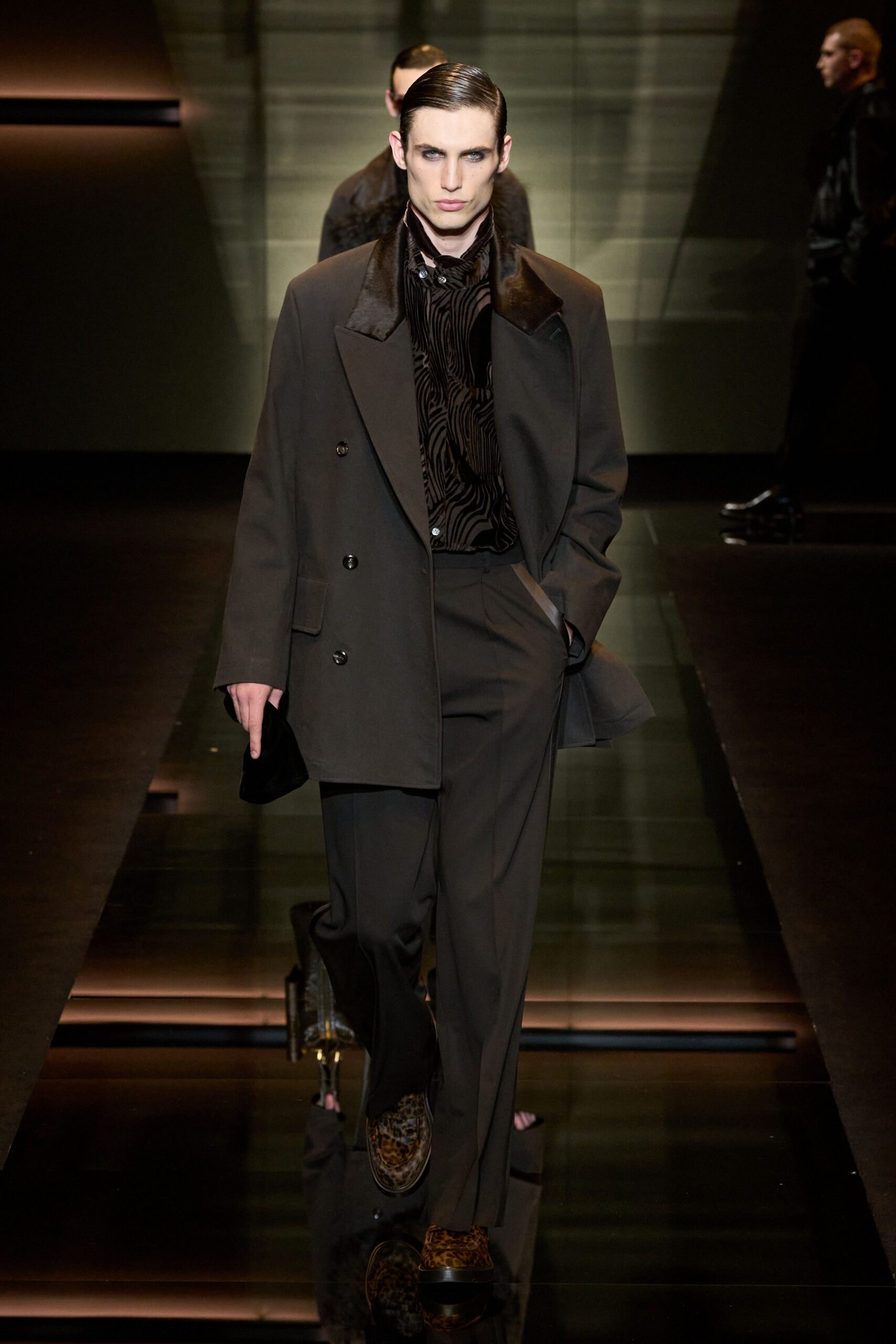 black wool long-sleeve collared tailored textured coat
