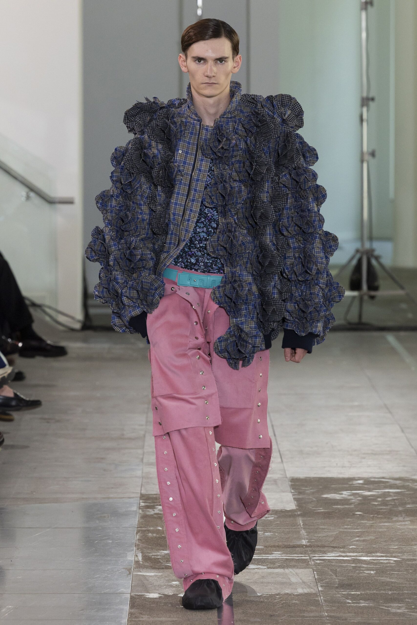pink cotton relaxed buttoned pants