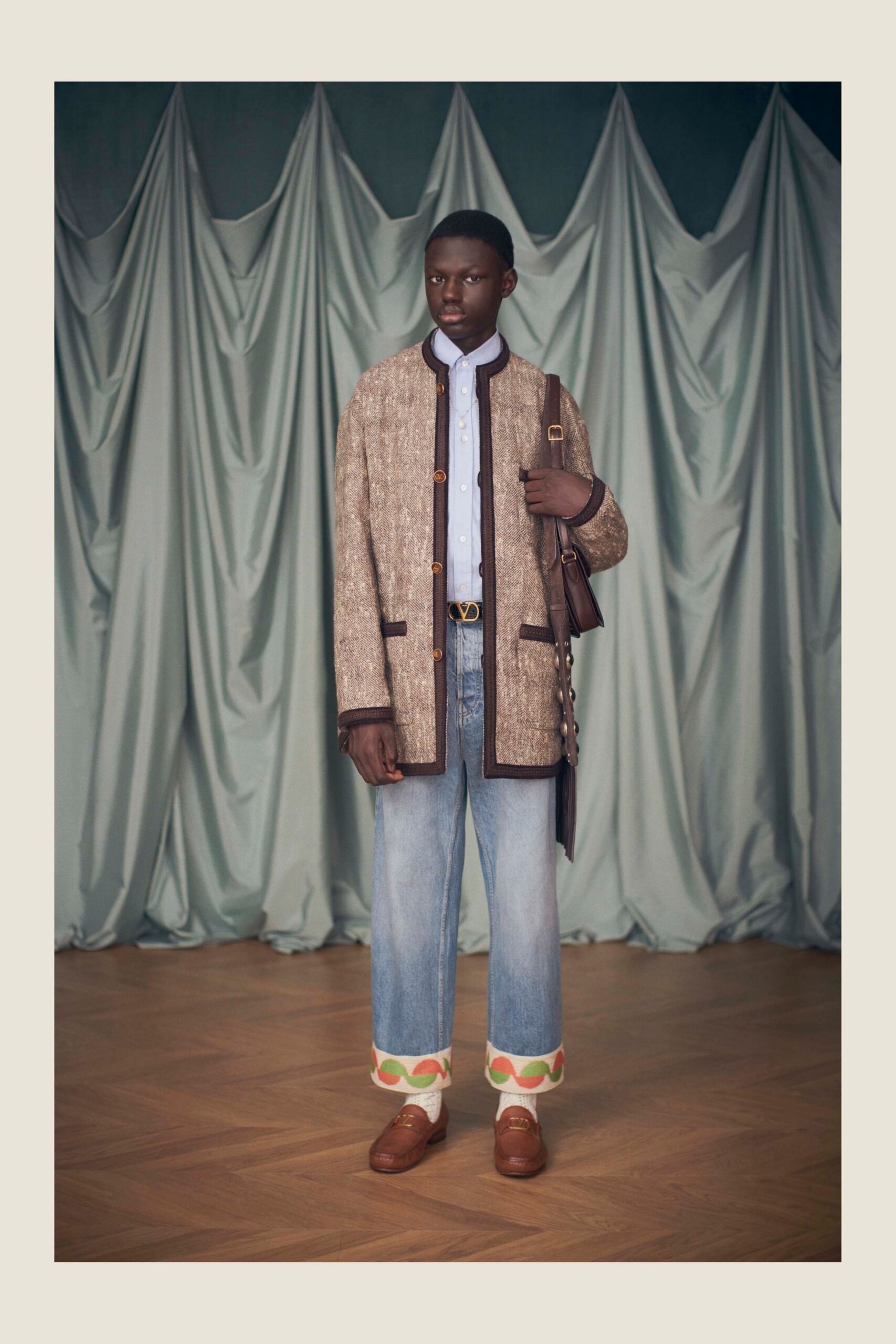 brown tweed coat with denim pants
