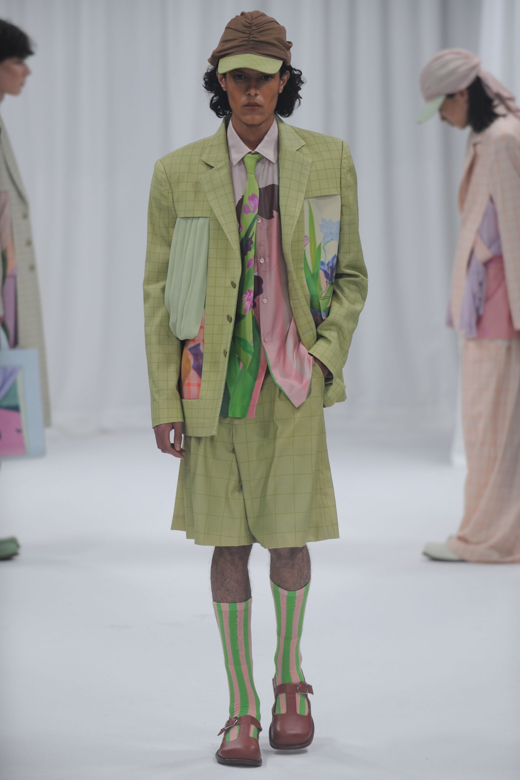 green short-sleeve collared tailored checked layered suit