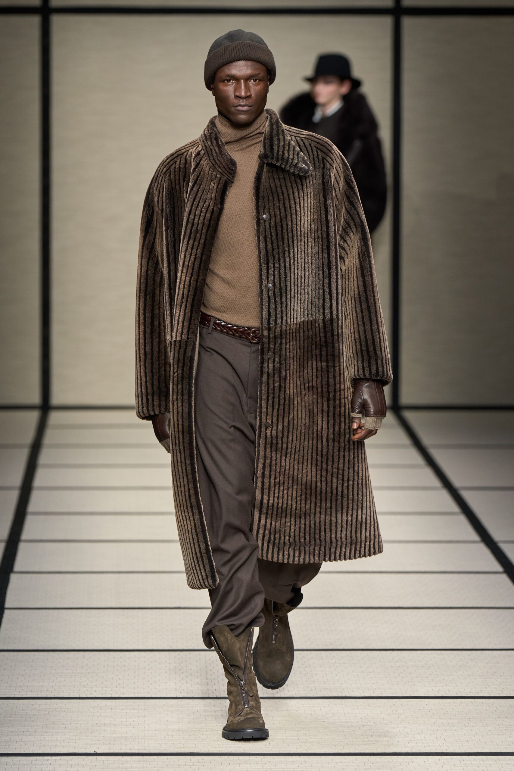 brown fur long-sleeve collared relaxed pleated coat