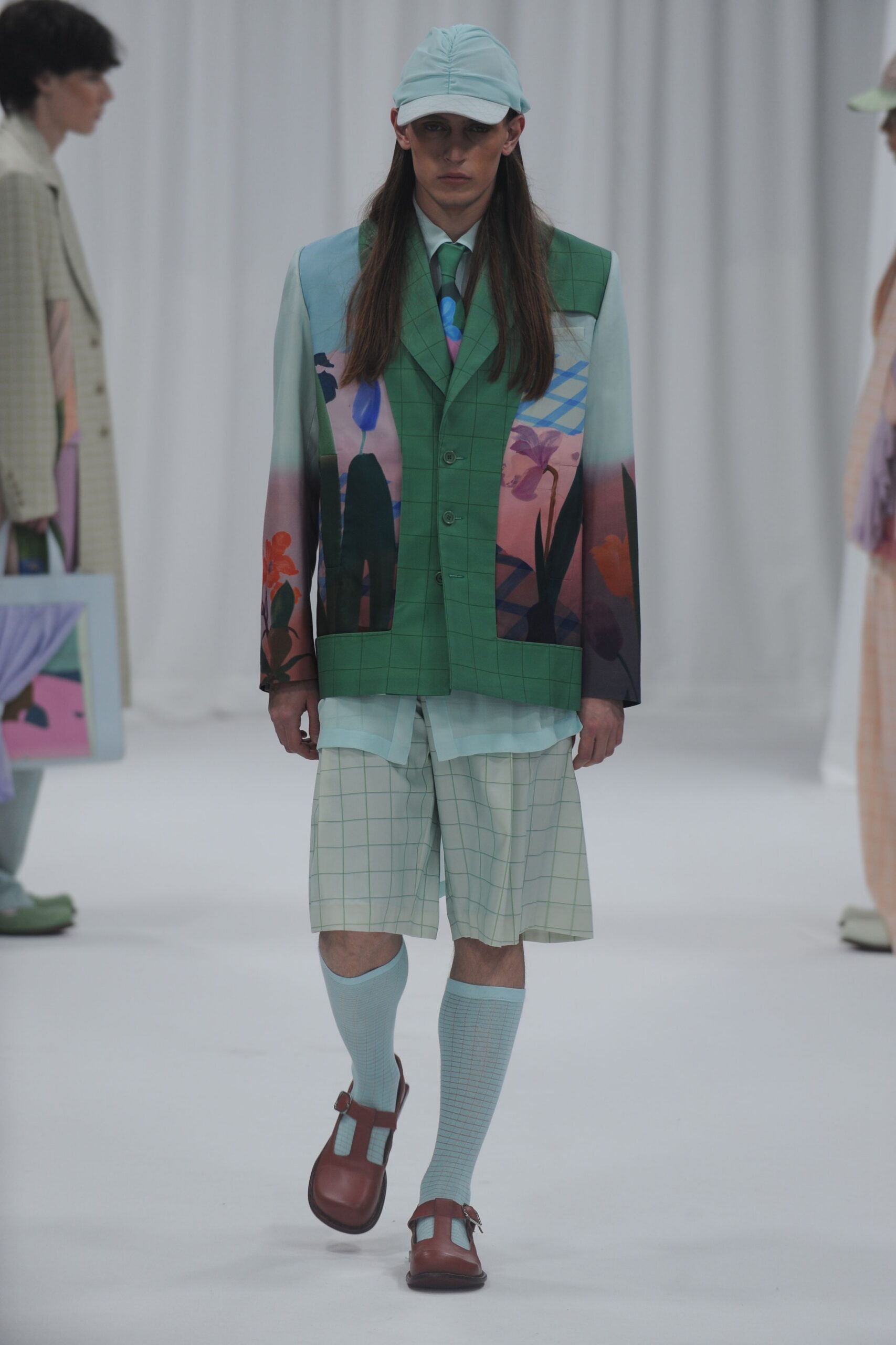 green long-sleeve collared tailored printed blazer