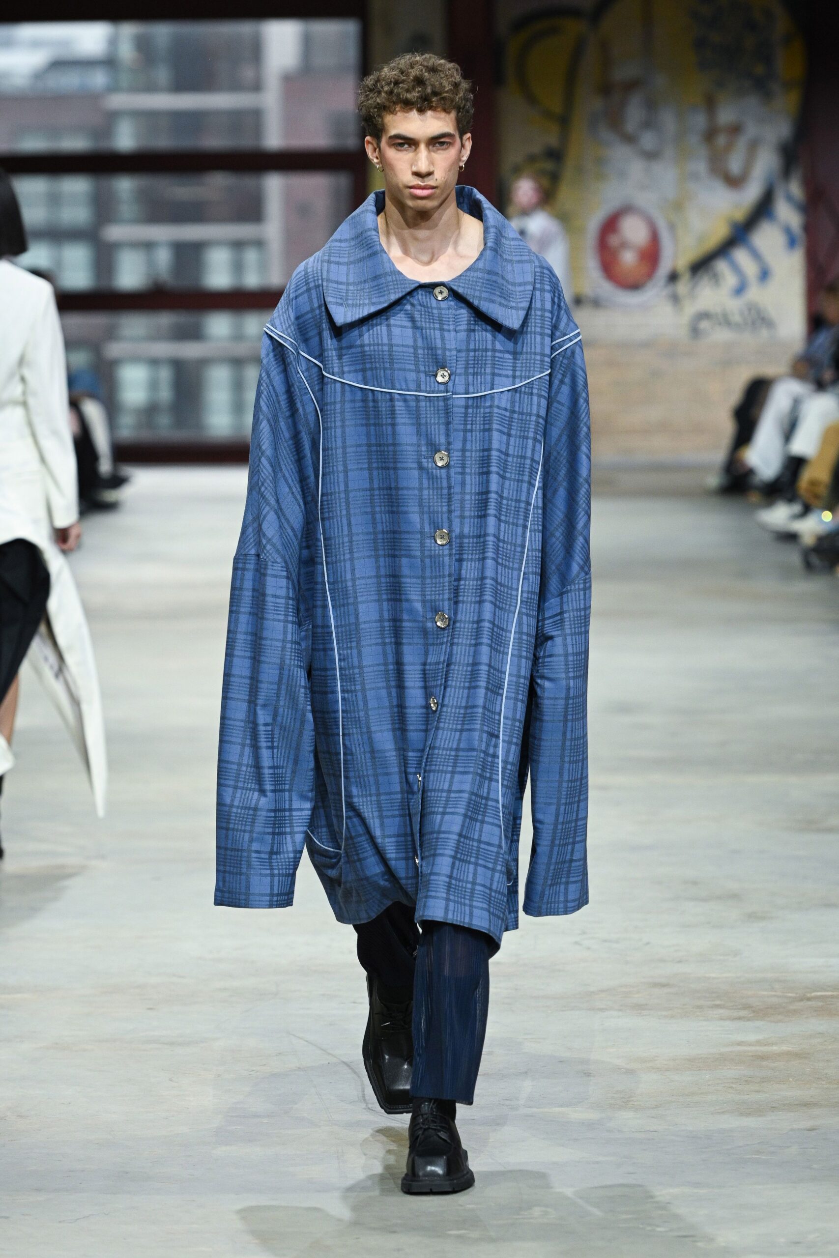 blue cotton long-sleeve collared oversized checked coat