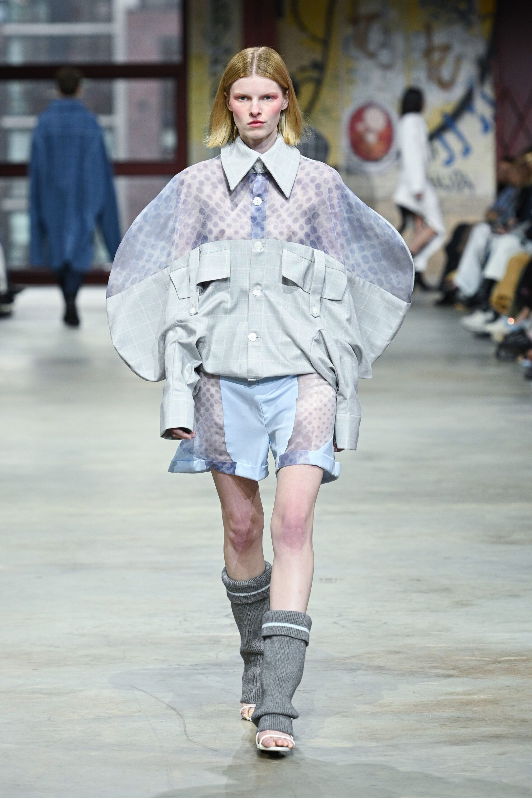 gray cotton long-sleeve collared oversized buttoned pleated shirt