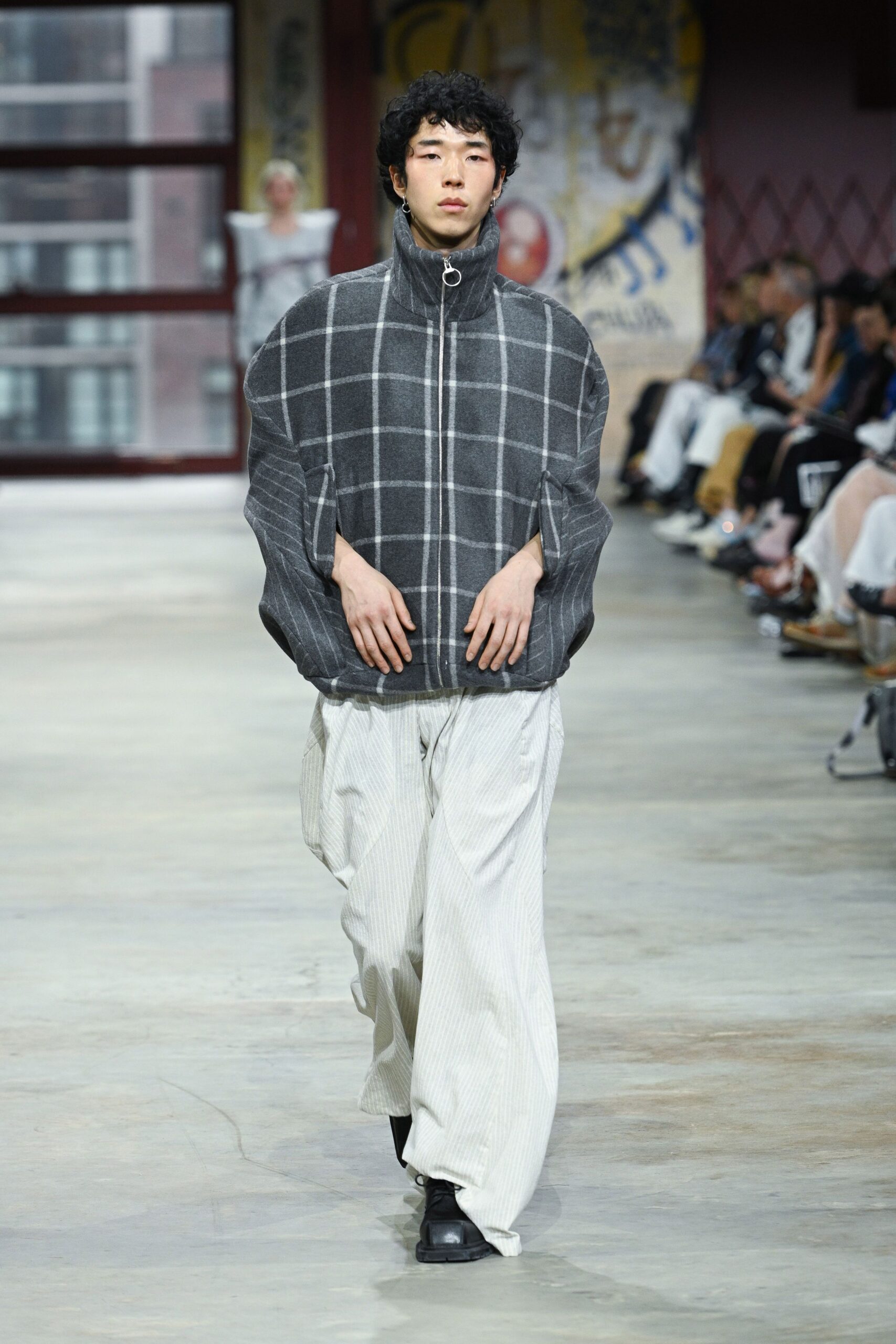 white cotton relaxed pleated pants