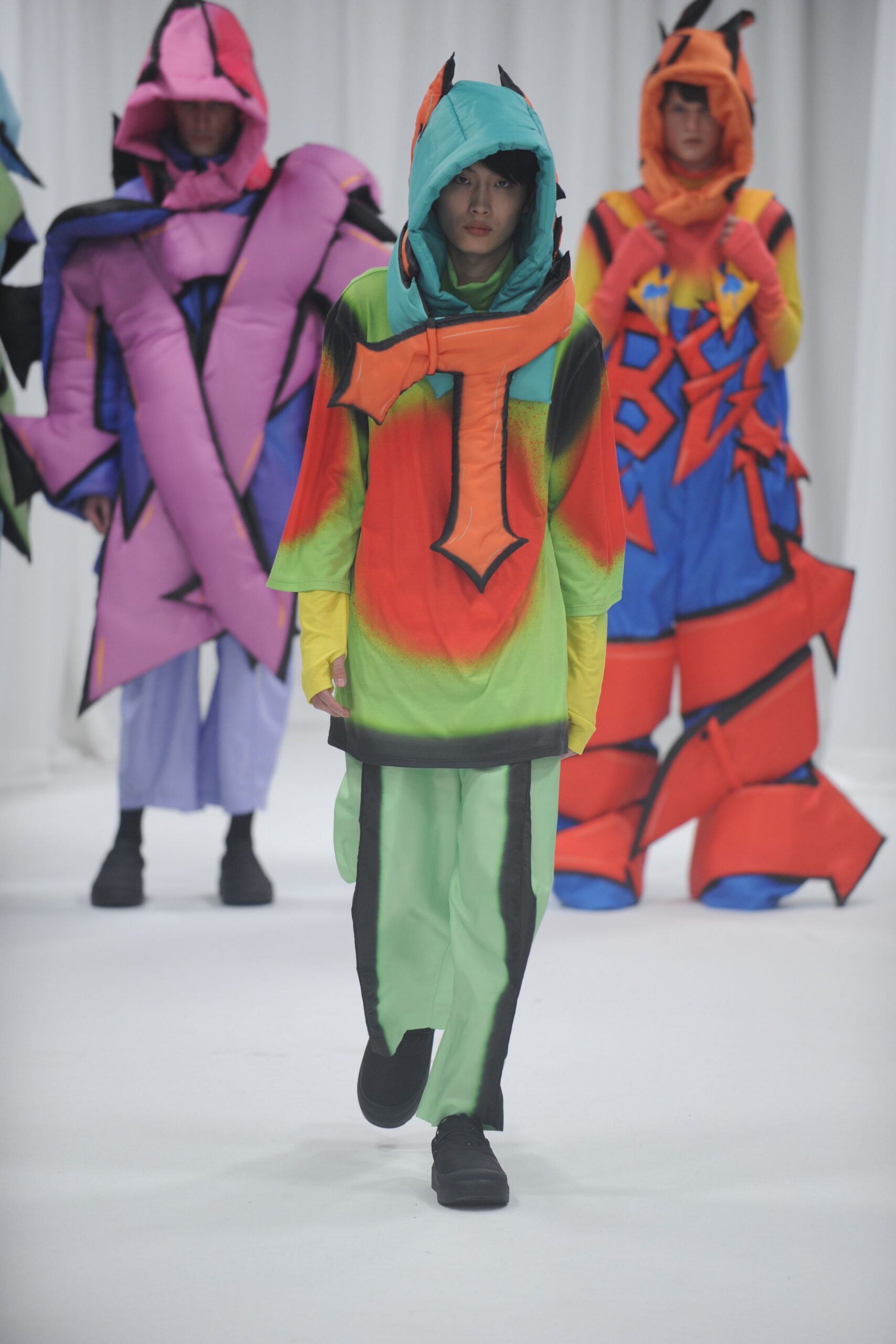 colorful hooded midi dress with black shoes