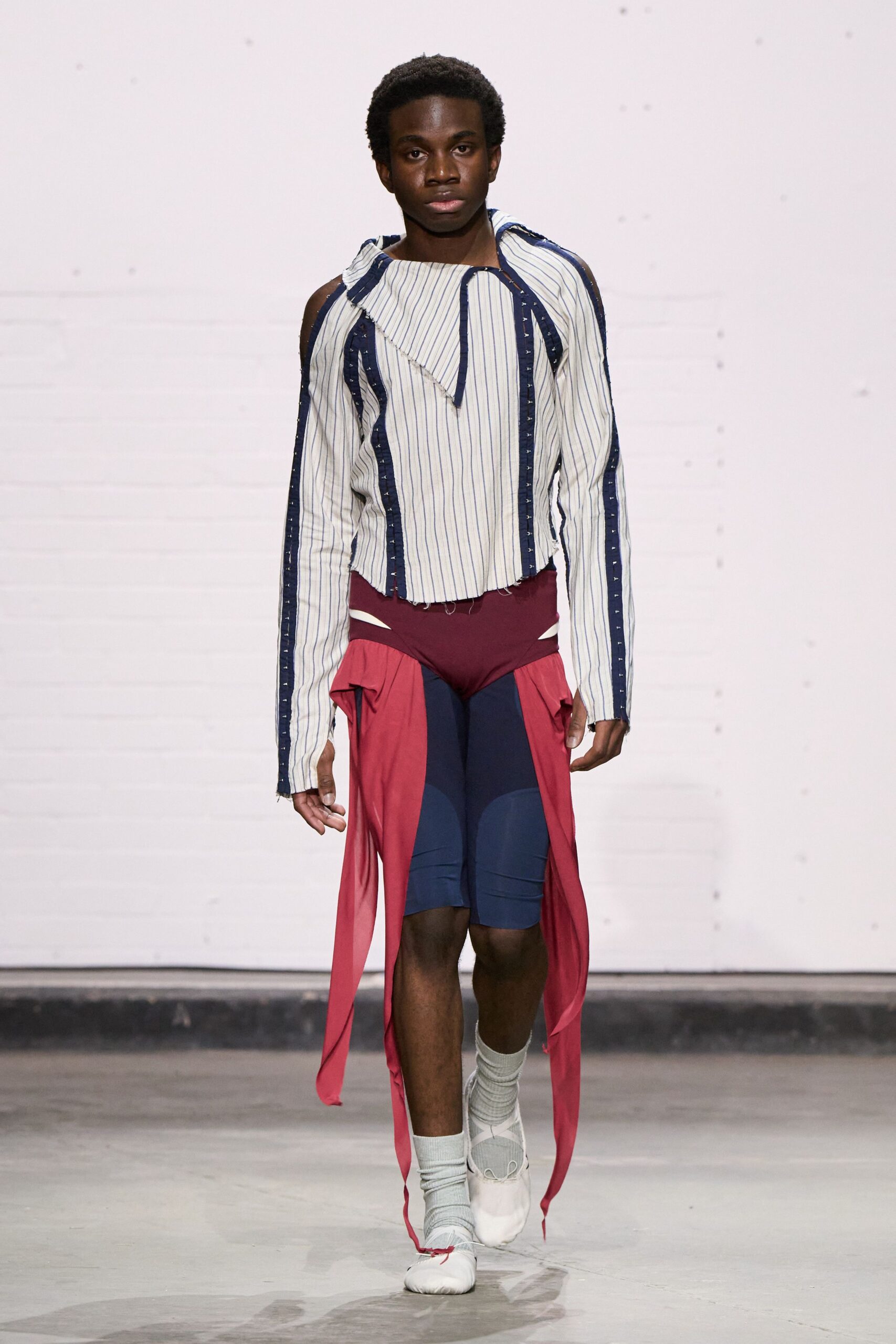 maroon cotton fitted shorts
