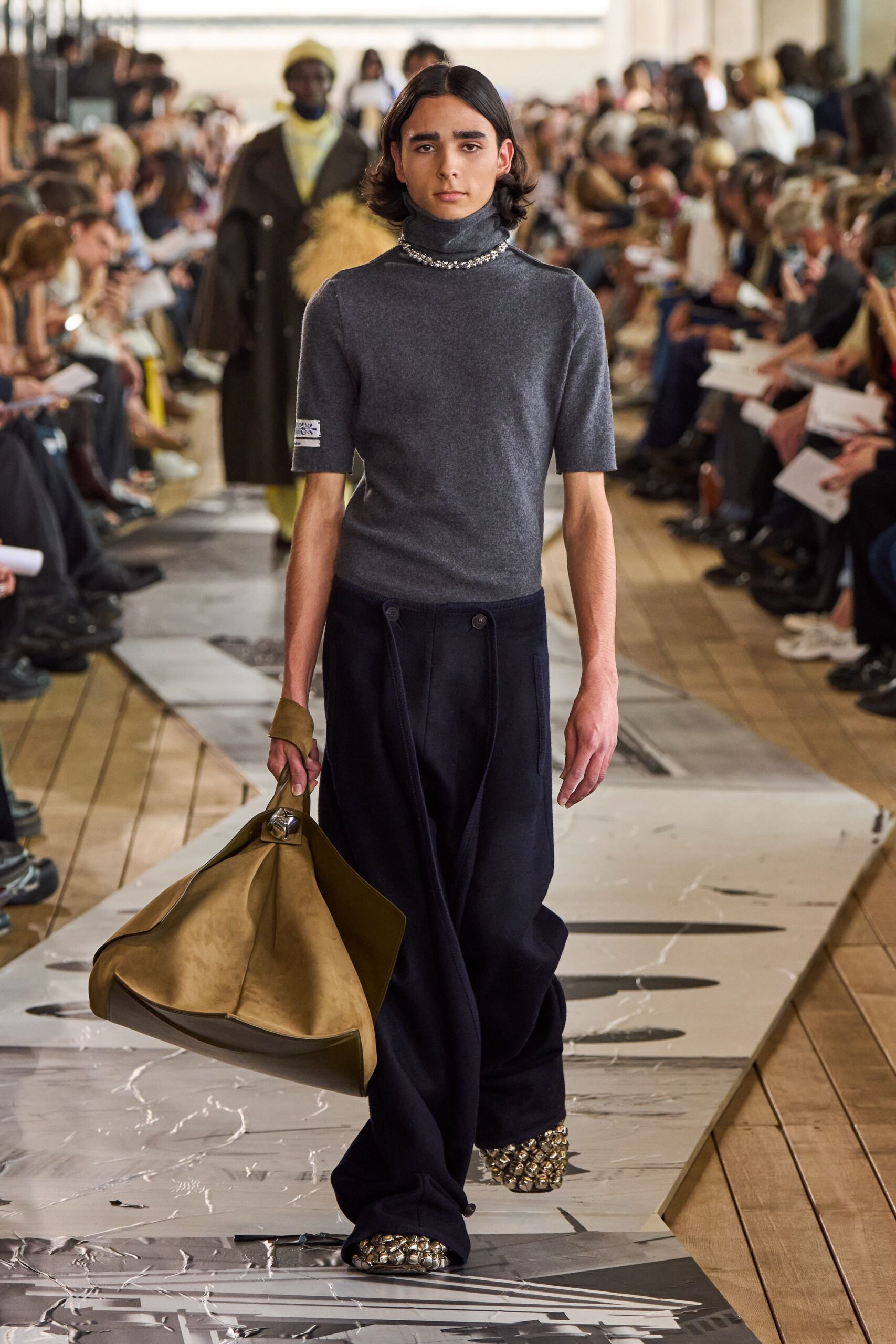 gray wool short-sleeve collared fitted top