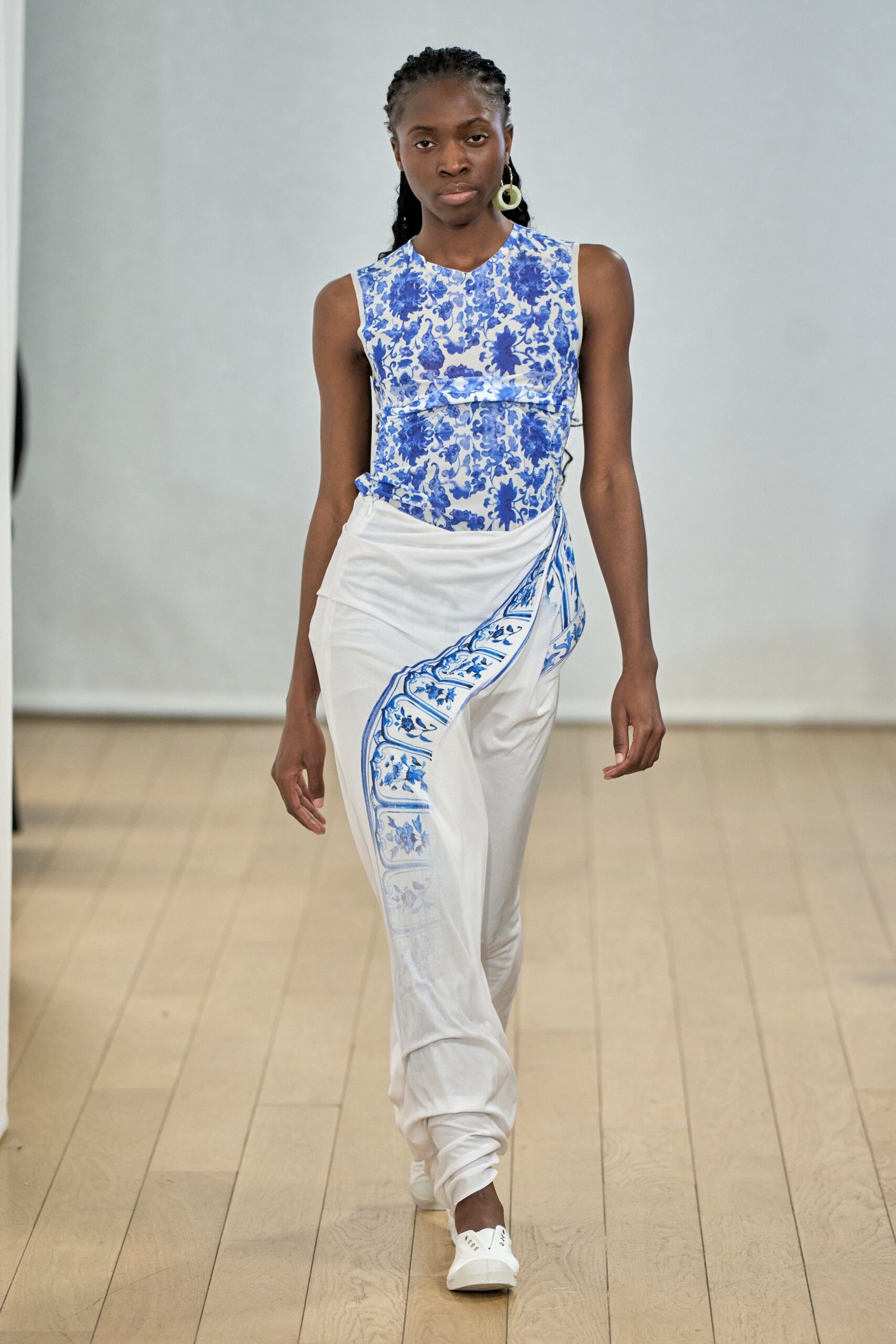 blue printed sleeveless top with white pants