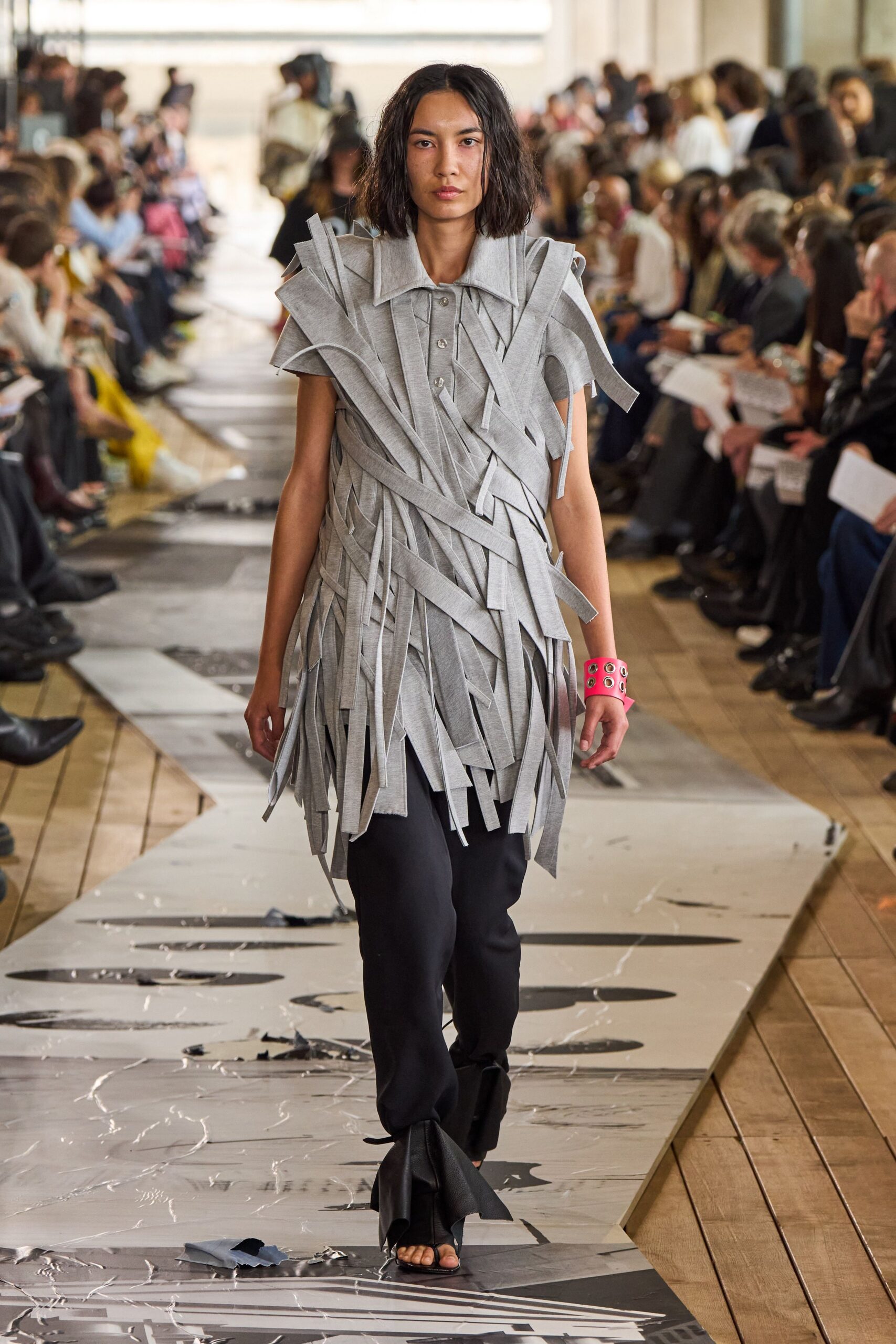 gray cotton short-sleeve collared relaxed fringed top
