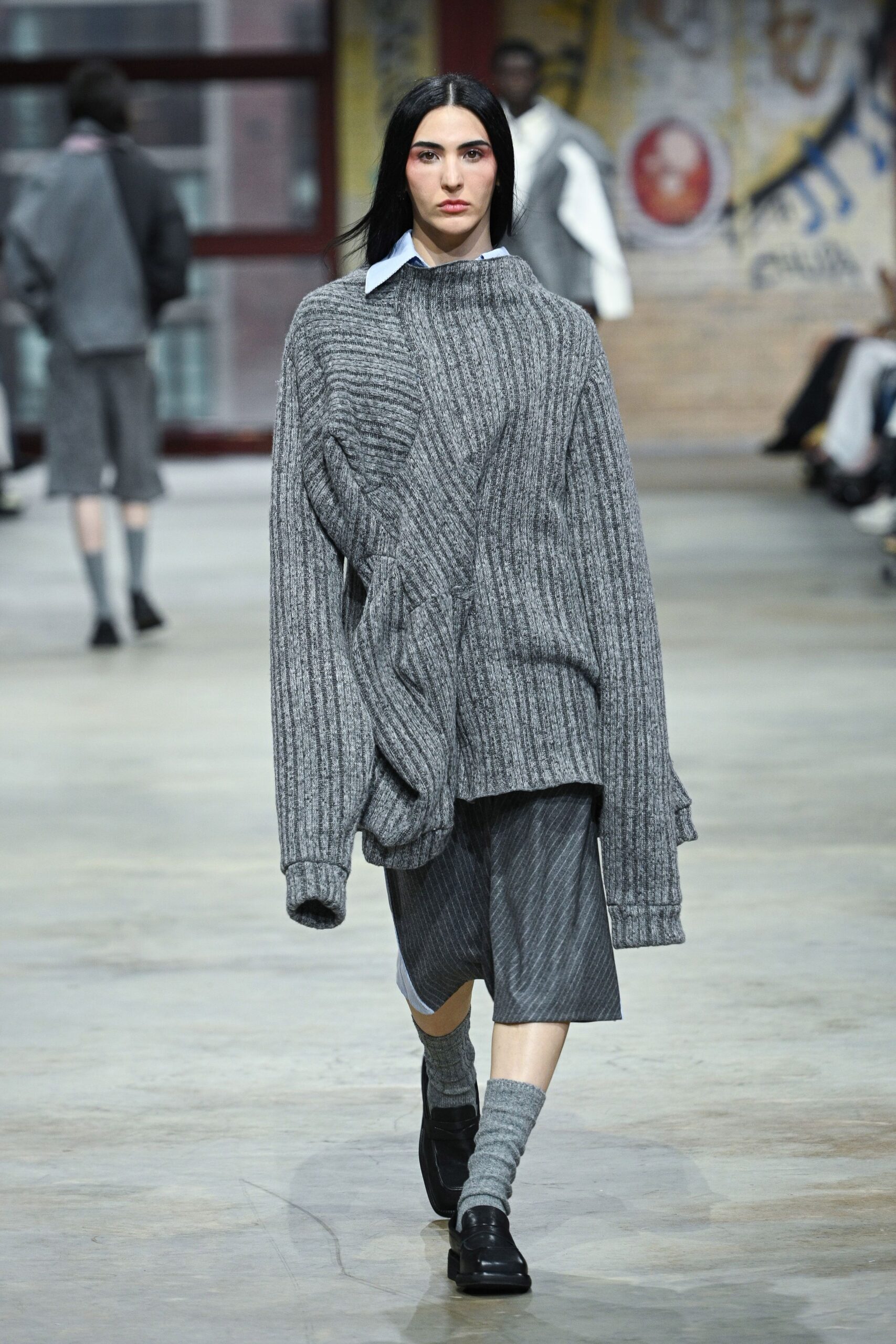 gray wool long-sleeve v-neck oversized ribbed sweater