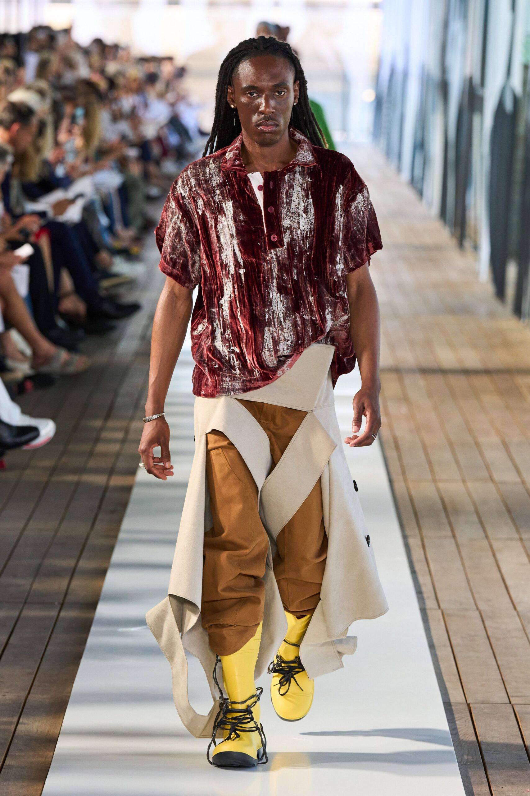 red velvet short-sleeve collared relaxed printed shirt
