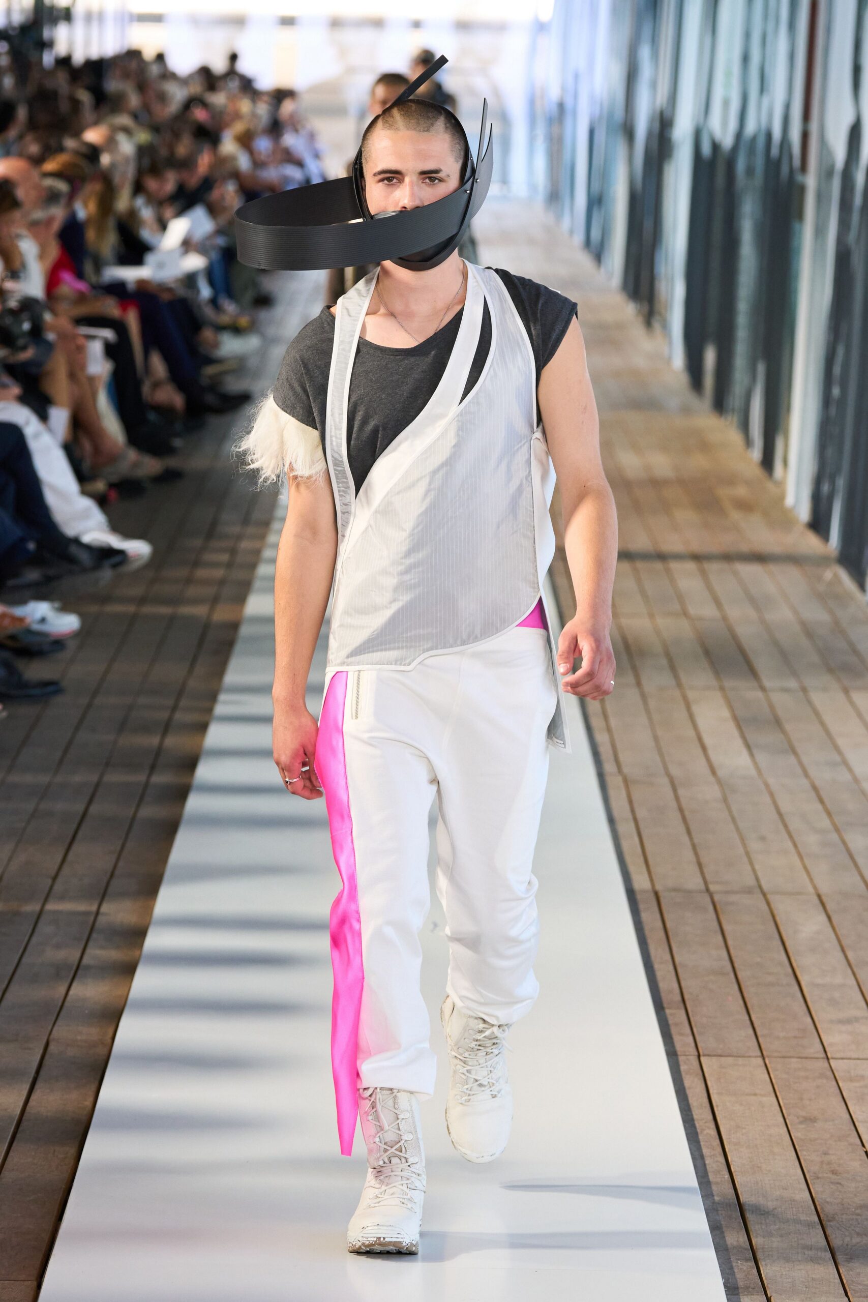white cotton fitted zippered pants