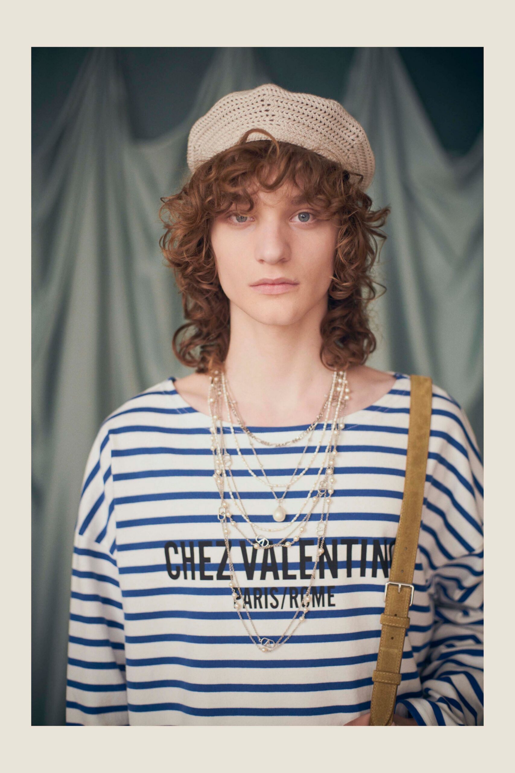 relaxed striped shirt with bag and hat