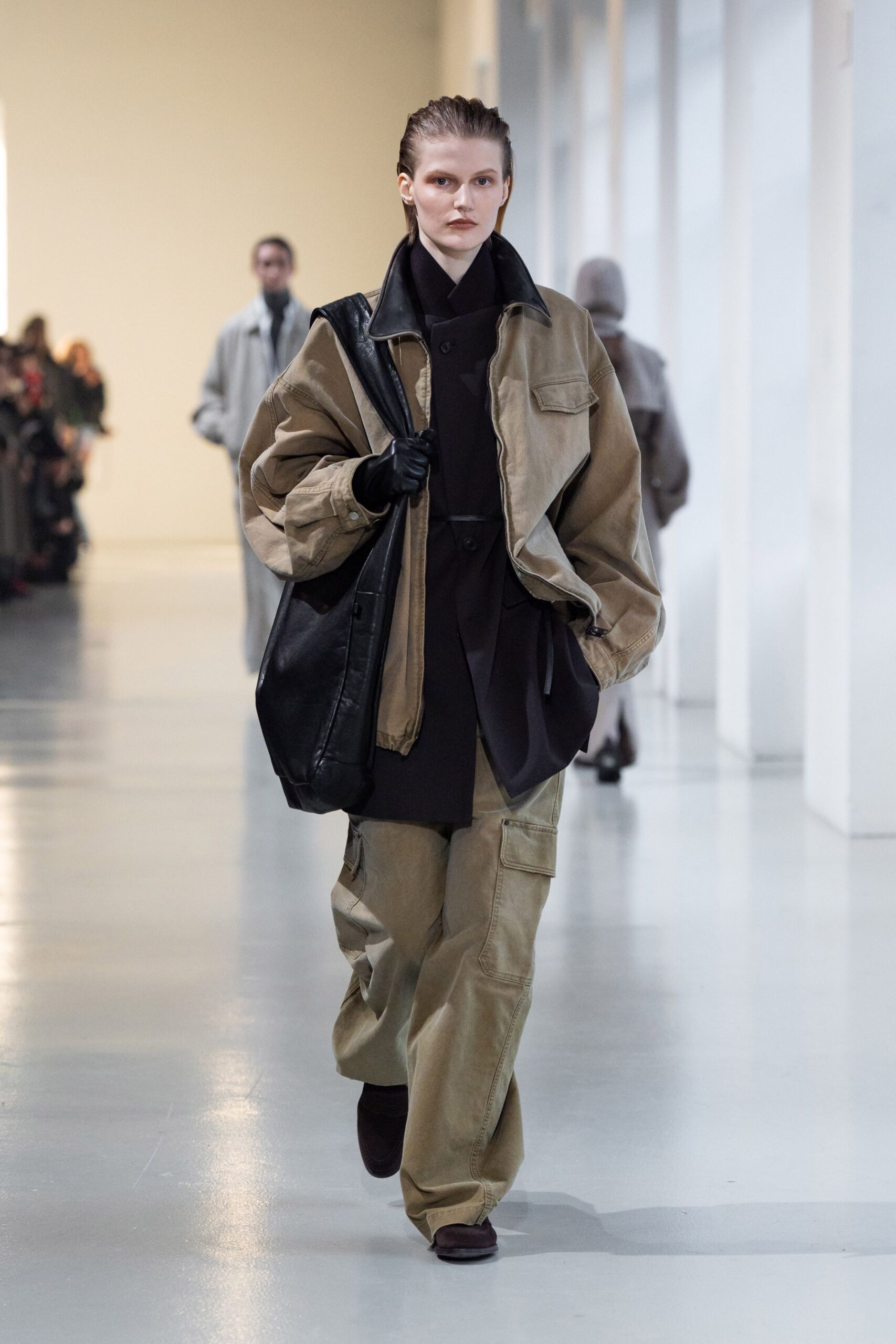 beige cotton long-sleeve collared oversized buttoned jacket