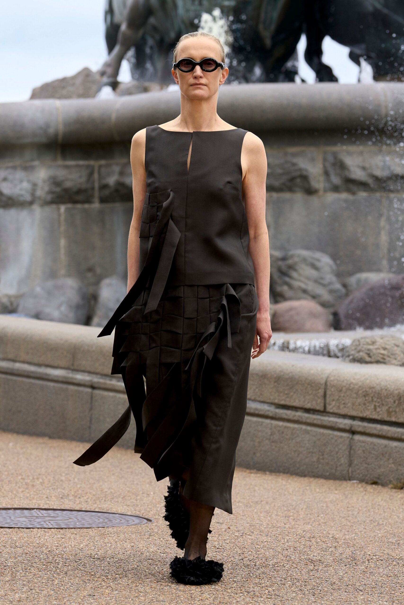 black fitted sleeveless dress
