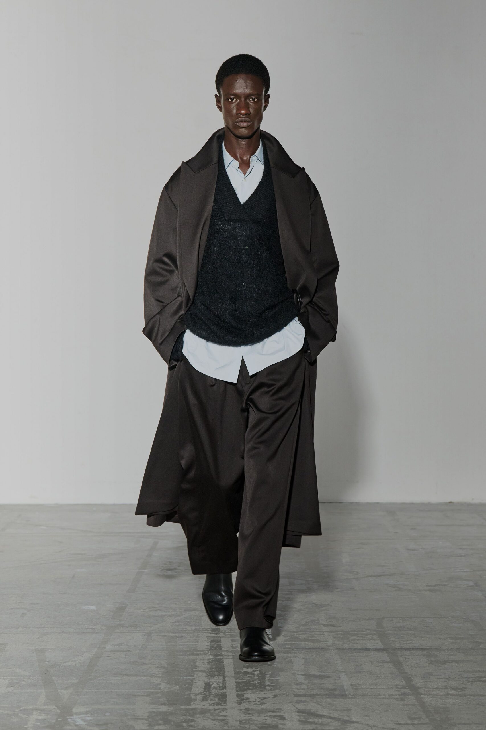 brown wool long-sleeve collared relaxed buttoned coat
