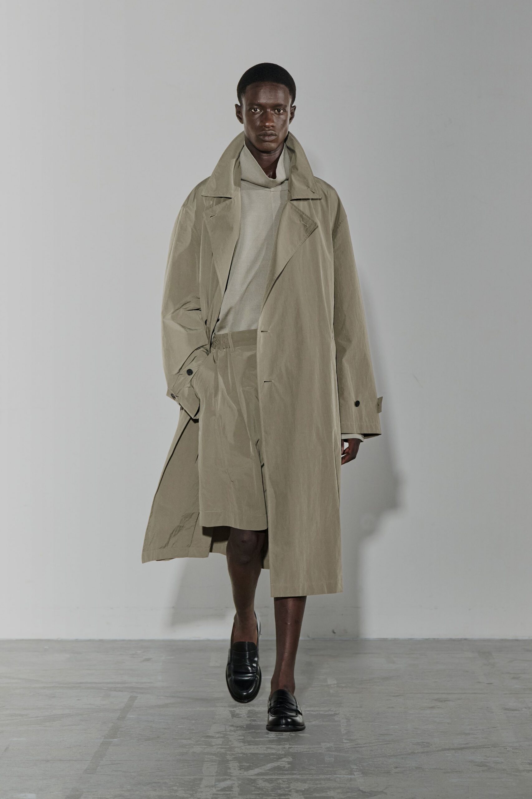 beige cotton long-sleeve collared relaxed buttoned trench