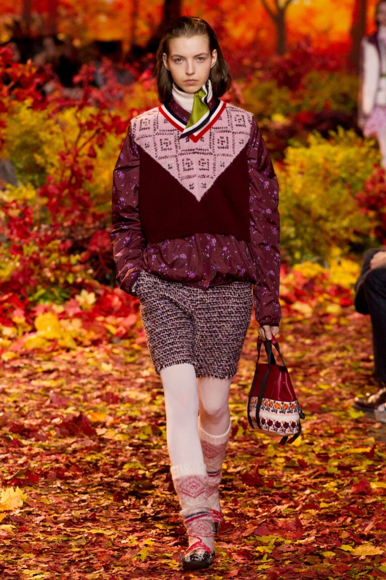 Moncler Gamme Rouge Fall 2017 Ready-to-Wear