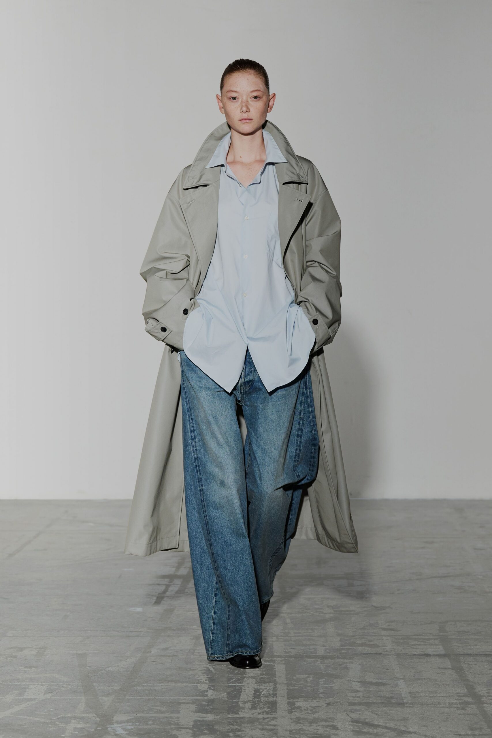gray cotton long-sleeve collared relaxed buttoned trench