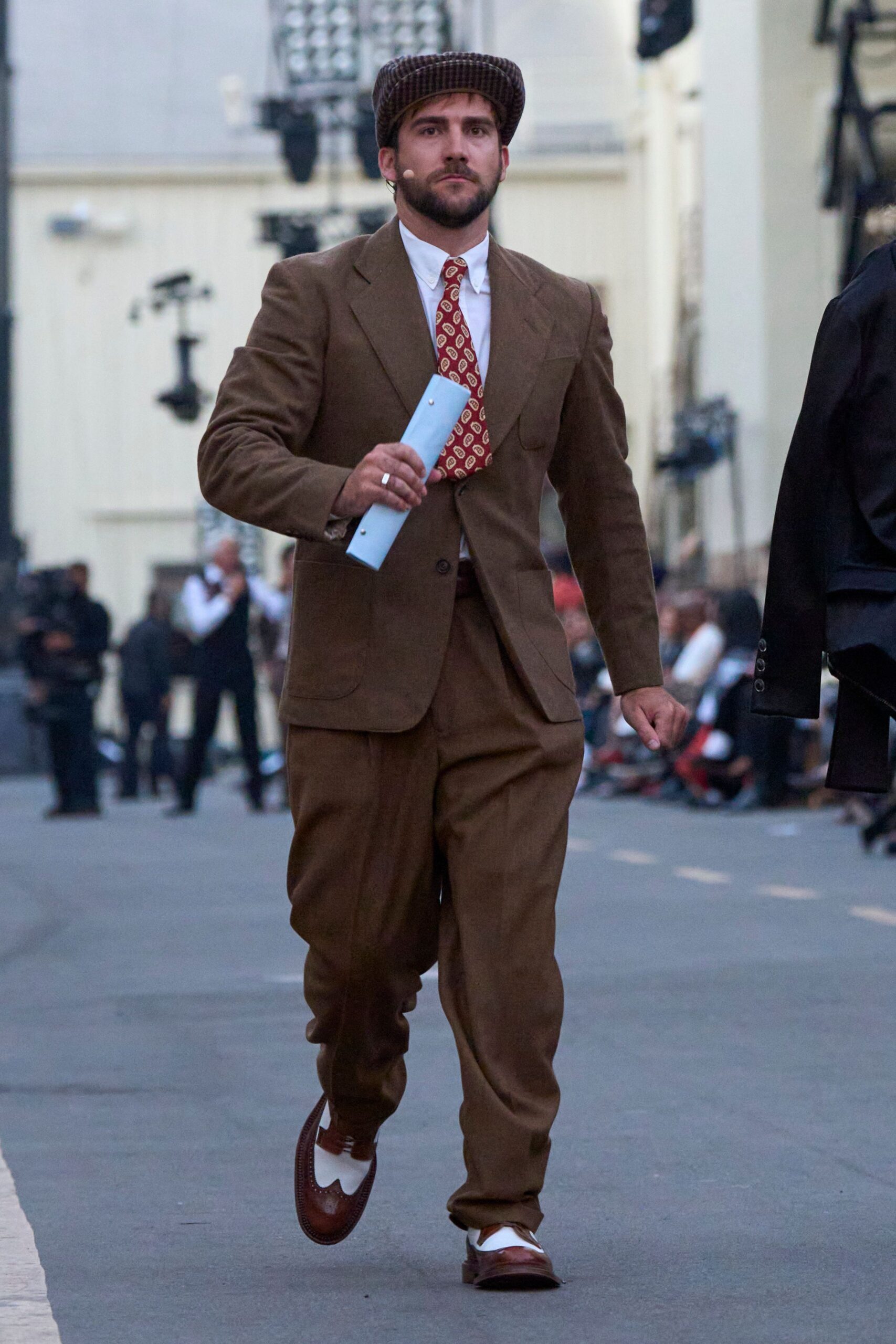 brown wool long-sleeve collared tailored buttoned suit
