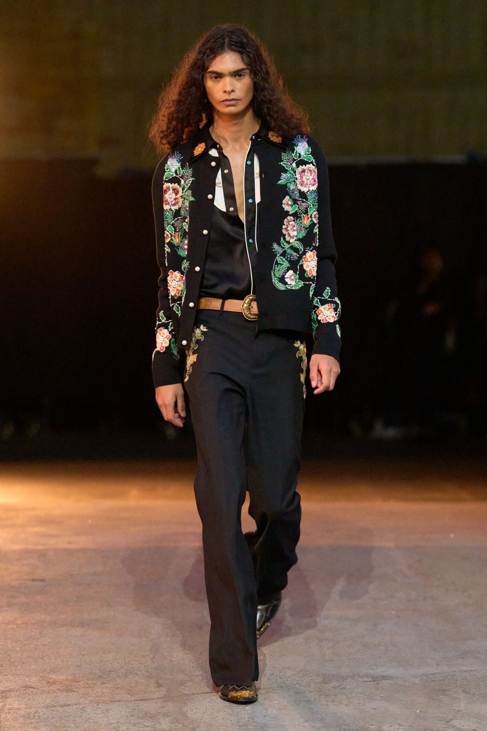 black silk long-sleeve collared fitted shirt