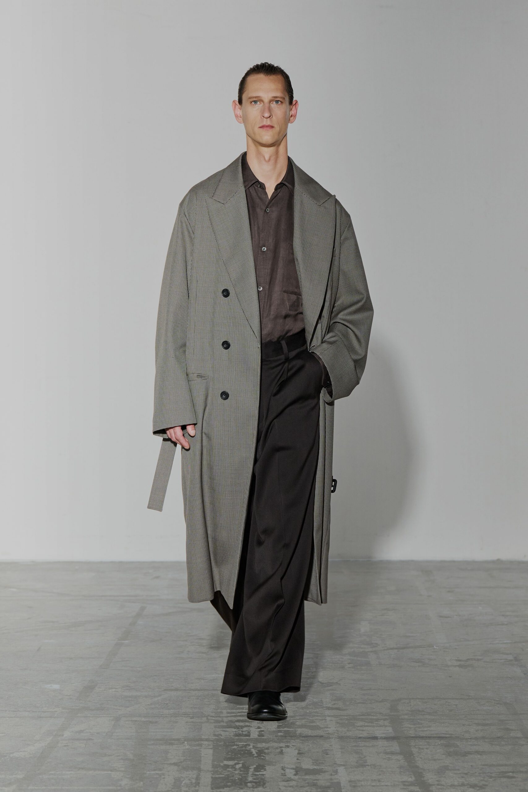 gray wool long-sleeve collared relaxed checked coat