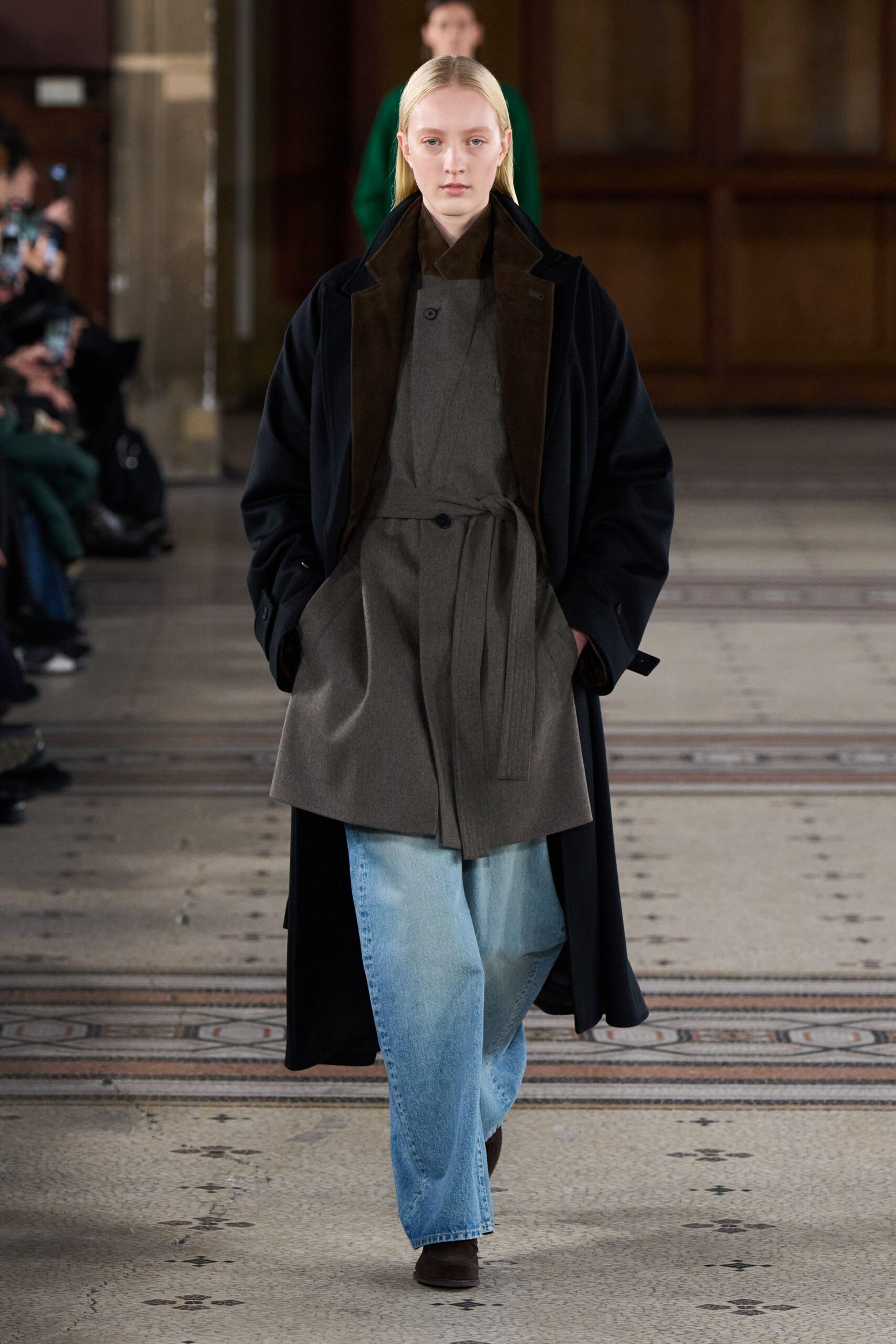 gray wool long-sleeve collared fitted buttoned jacket