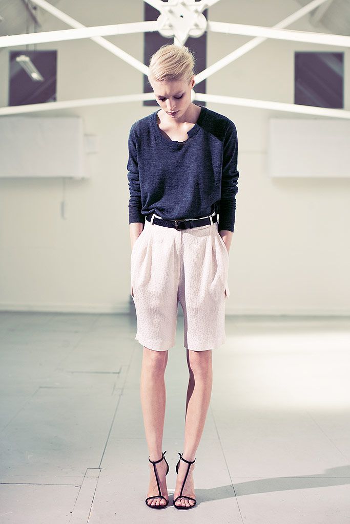 white unknown high-waisted pleated textured short shorts