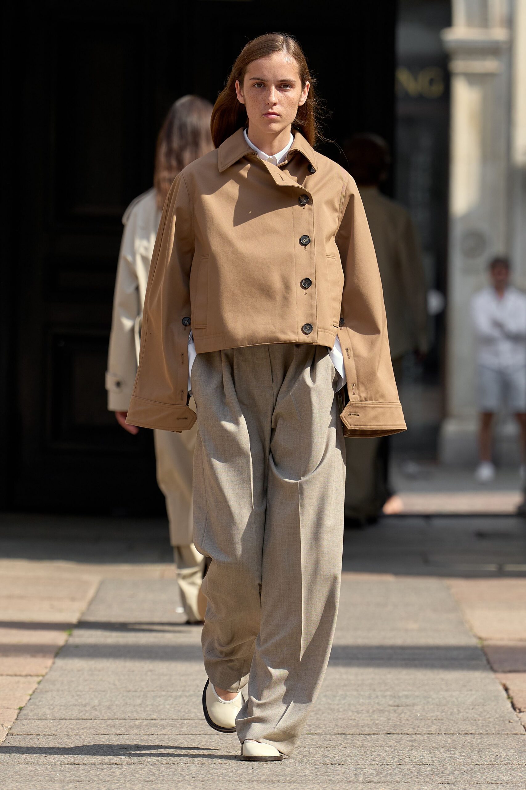 brown cotton long-sleeve collared relaxed buttoned cropped jacket