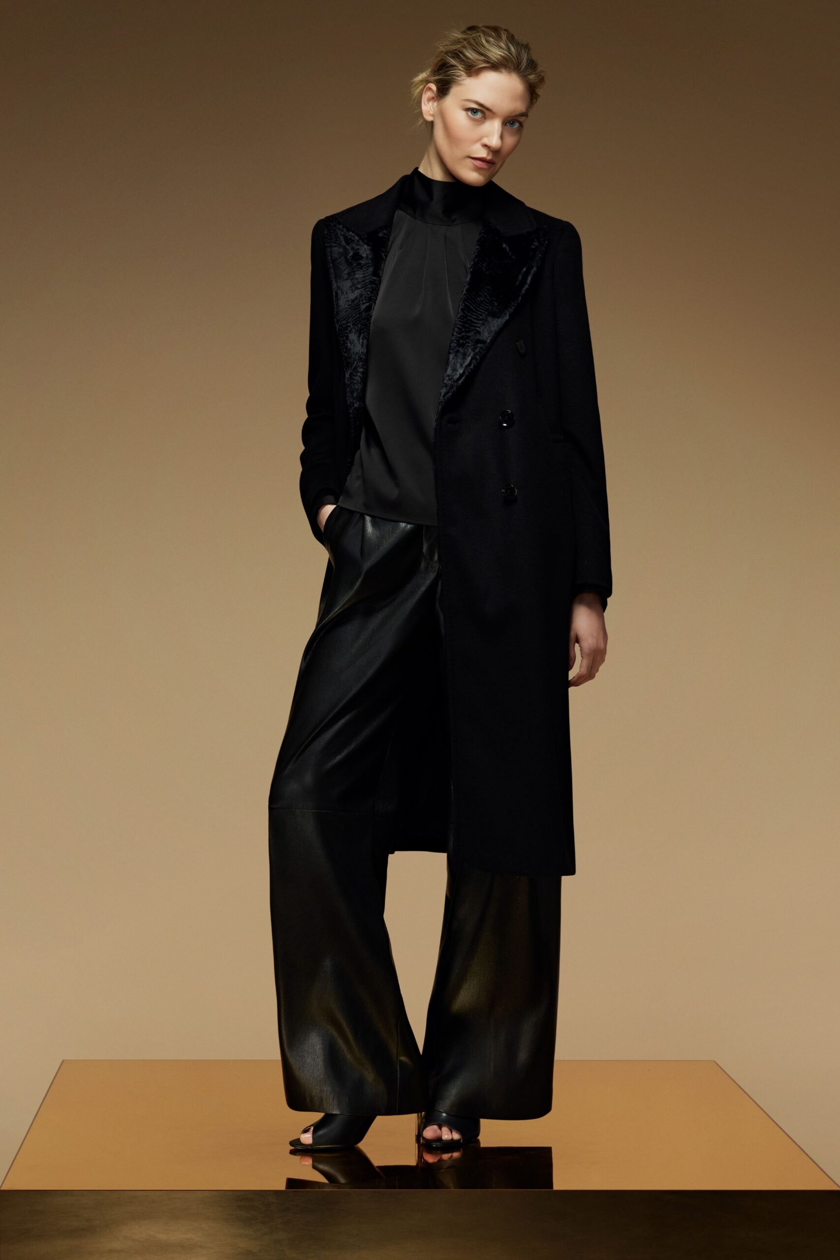 black wool long-sleeve collared tailored textured coat