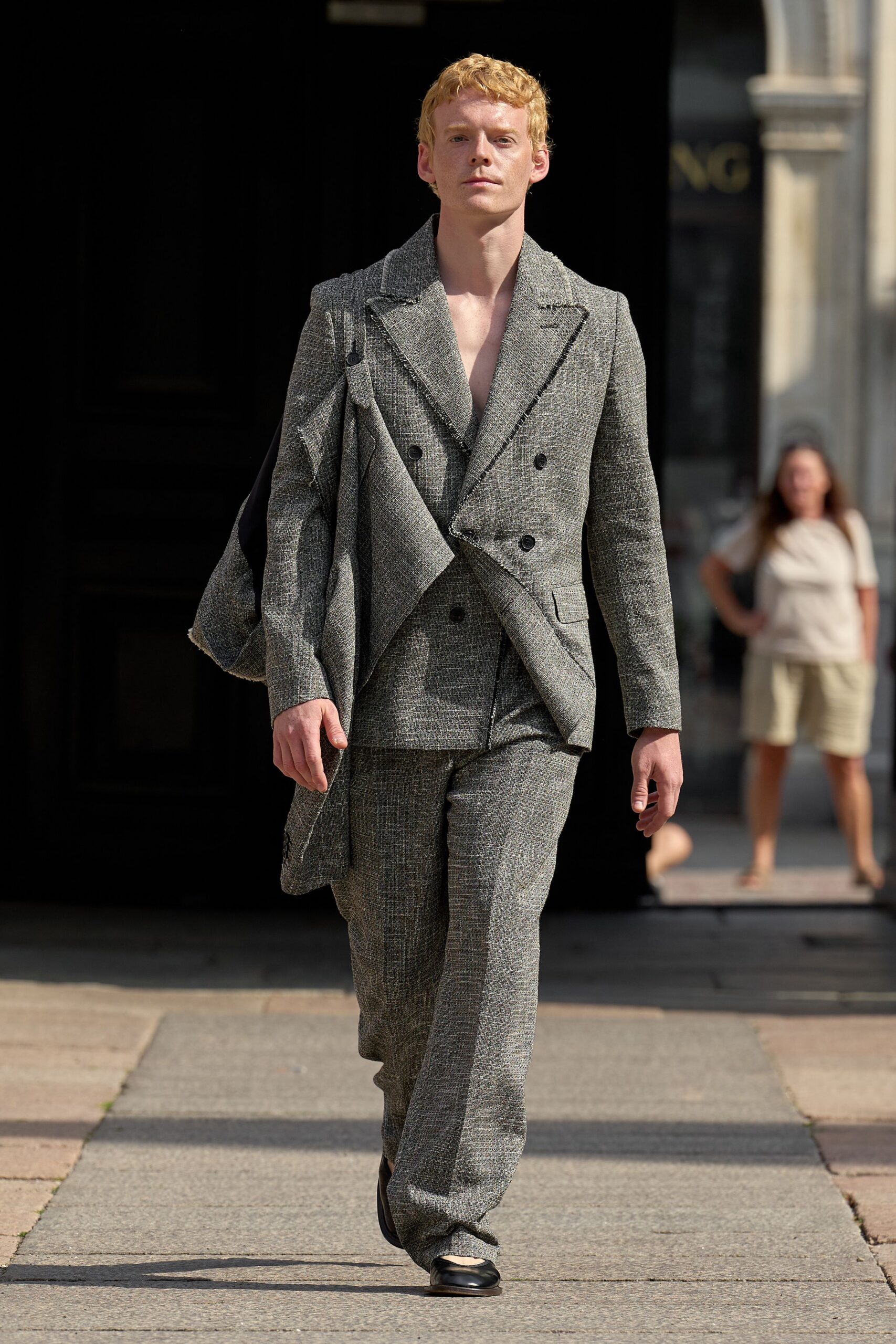 gray cotton long-sleeve collared tailored buttoned pleated suit