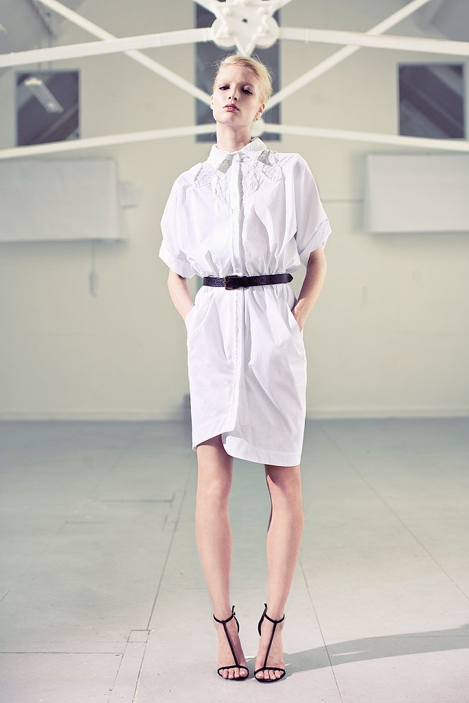 white cotton collared short-sleeve relaxed embroidered belted shirt-dress