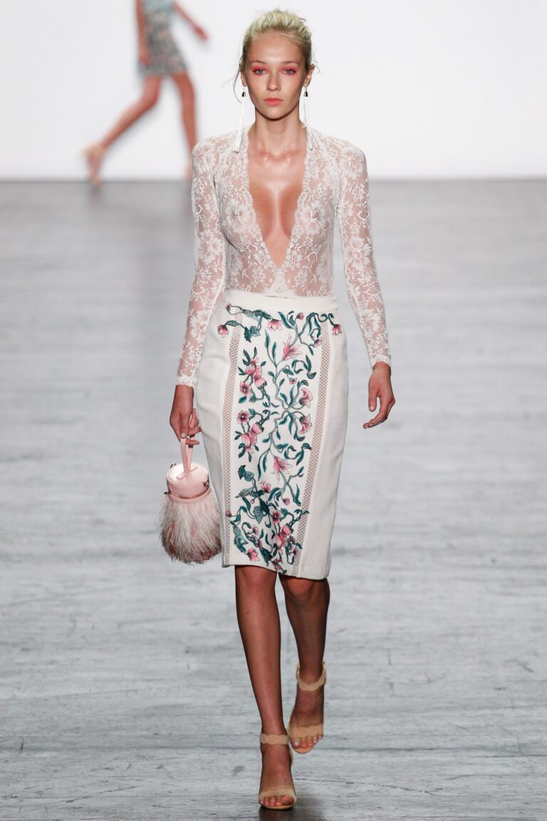 Tadashi Shoji Spring 2017 Ready-to-Wear