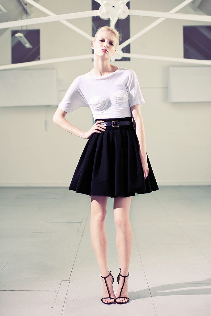 white jersey short-sleeve scoop-neck embellished t-shirt