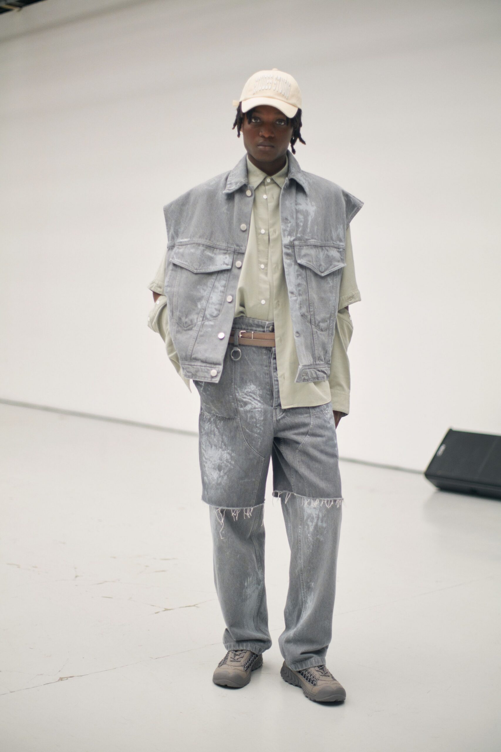 gray denim sleeveless relaxed buttoned vest