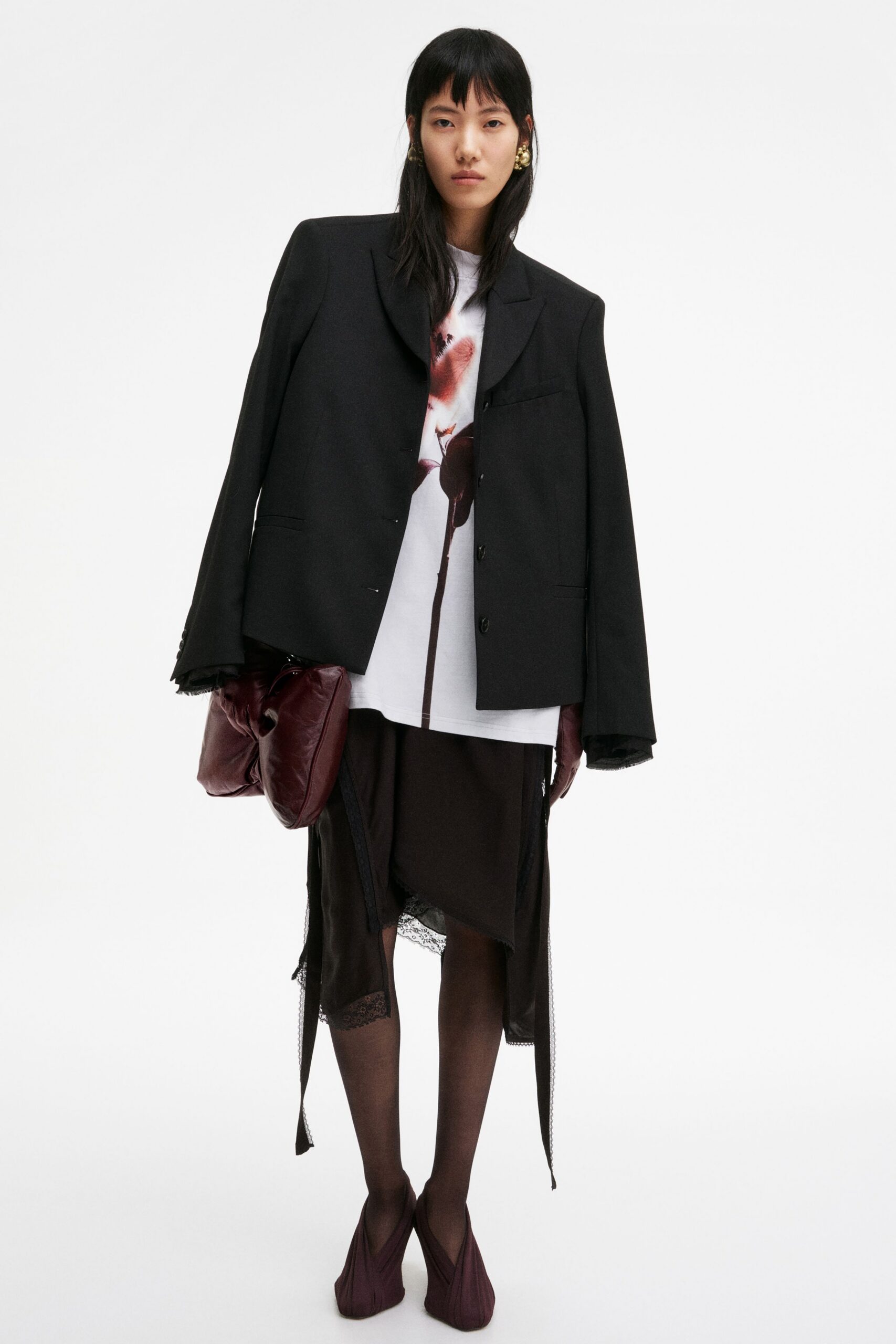 oversized black blazer with t-shirt