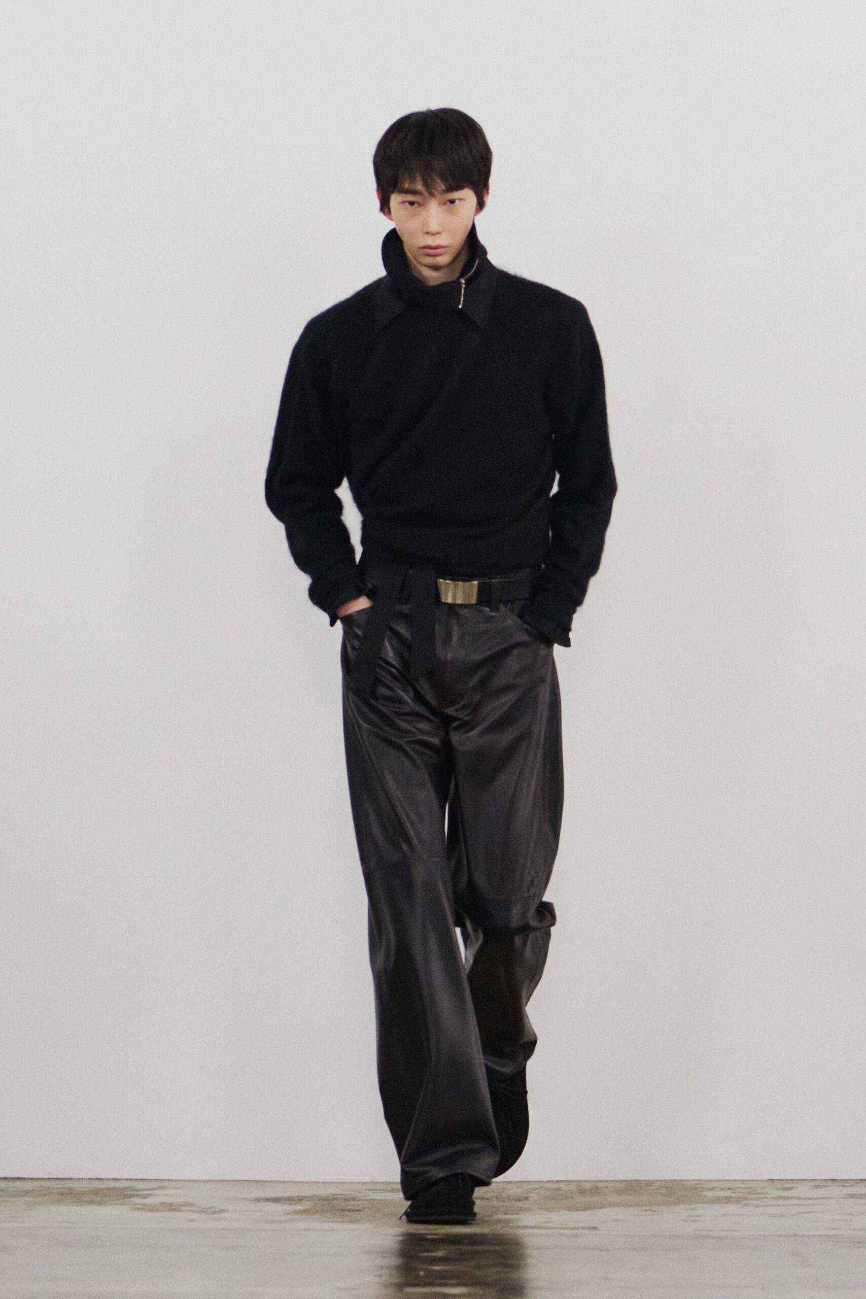 black wool long-sleeve collared fitted sweater